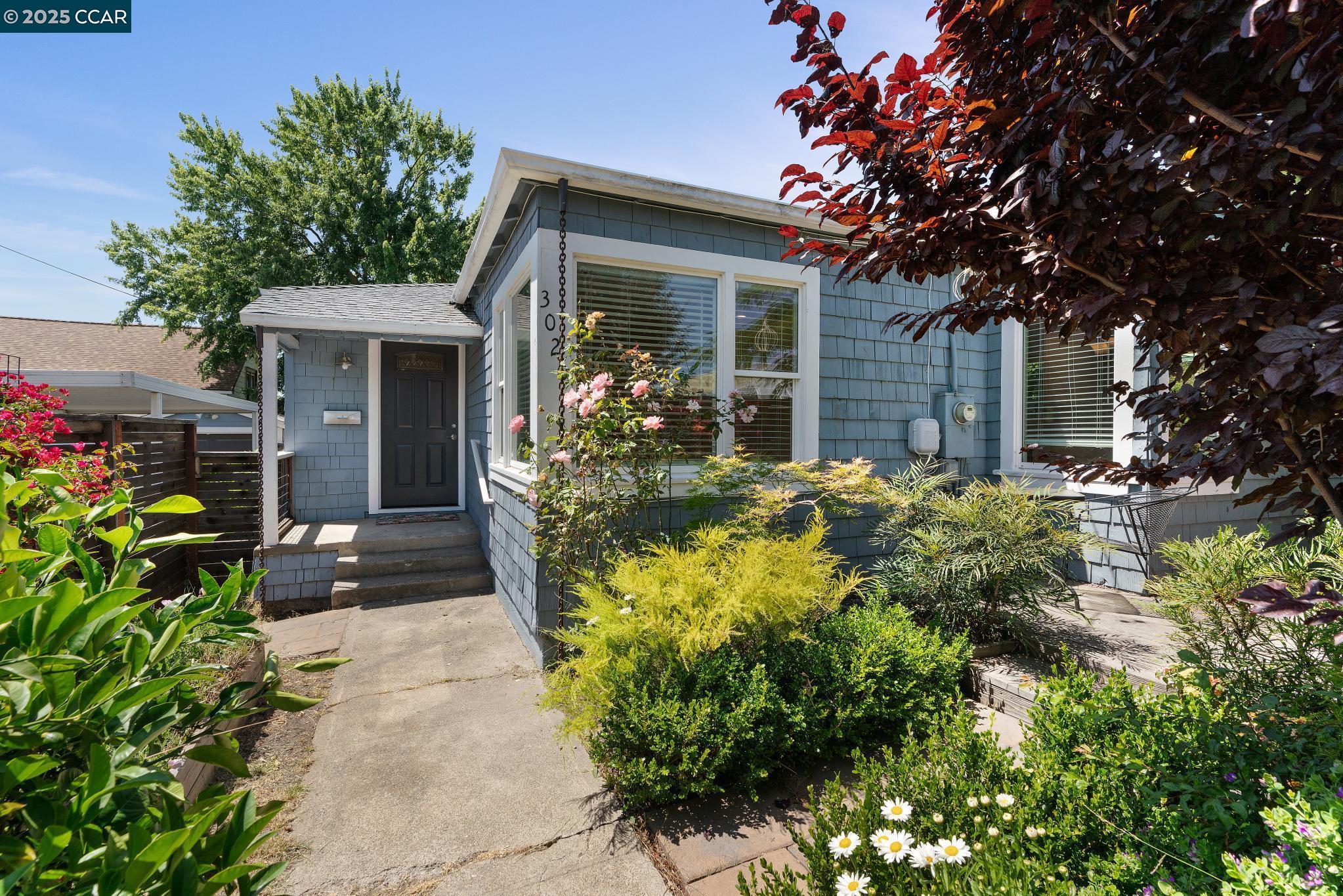 Detail Gallery Image 1 of 1 For 3020 Rose St., Martinez,  CA 94553 - 2 Beds | 1 Baths