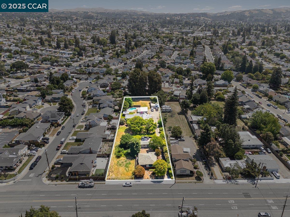 Detail Gallery Image 1 of 1 For 19358 Lake Chabot Rd, Castro Valley,  CA 94546 - 4 Beds | 3 Baths