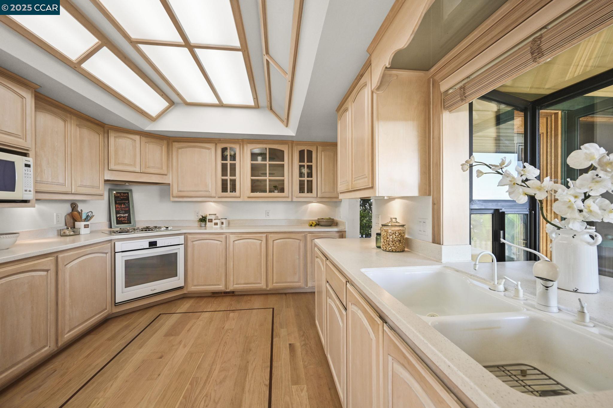 Detail Gallery Image 12 of 34 For 576 Best Rd, Pleasant Hill,  CA 94523 - 4 Beds | 3/1 Baths