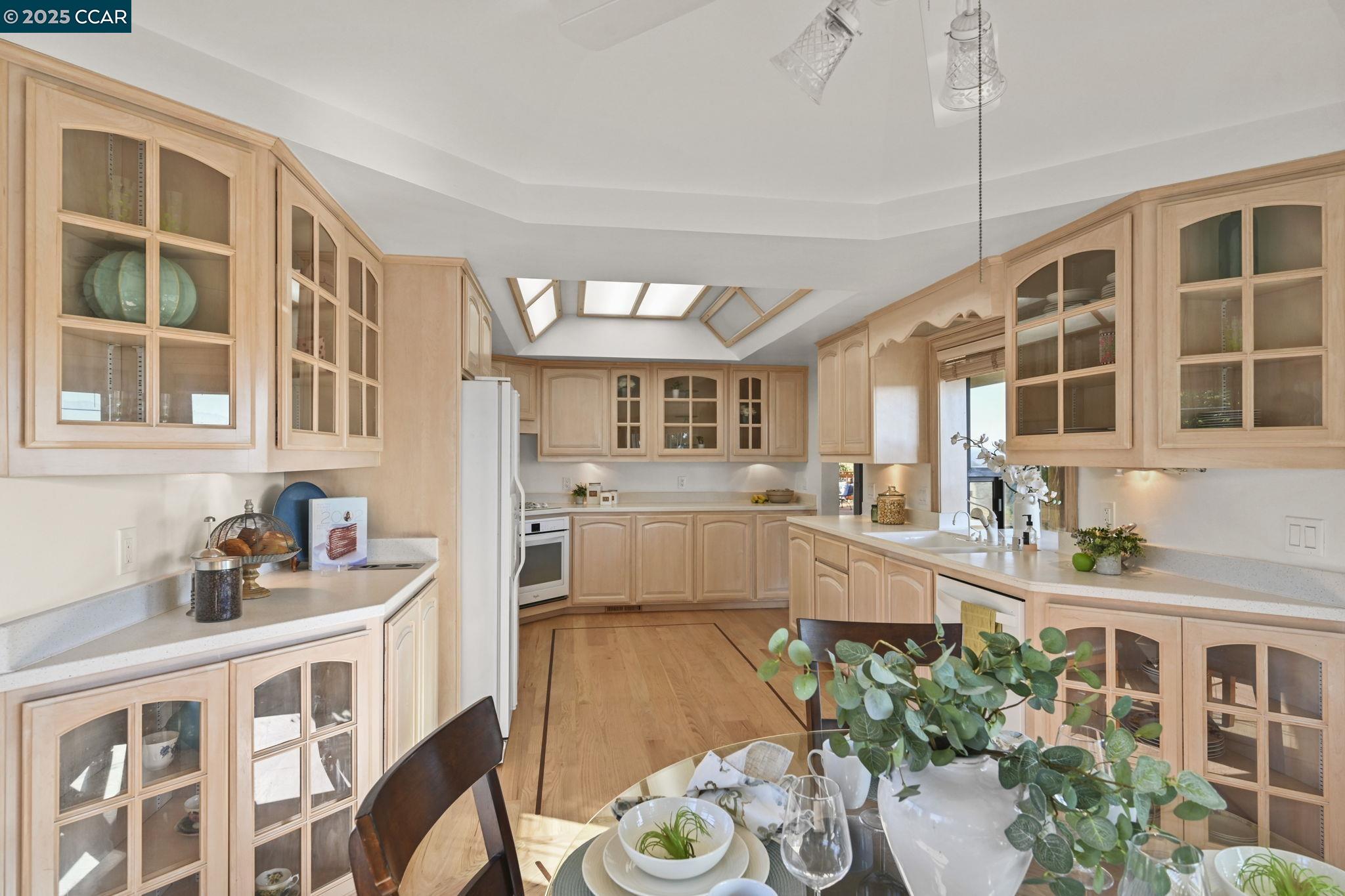 Detail Gallery Image 13 of 34 For 576 Best Rd, Pleasant Hill,  CA 94523 - 4 Beds | 3/1 Baths