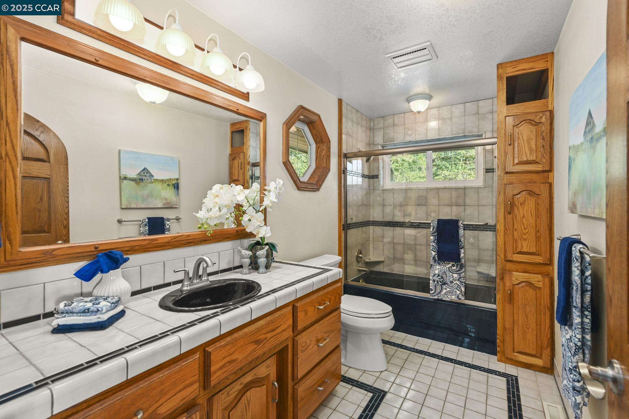 Detail Gallery Image 19 of 34 For 576 Best Rd, Pleasant Hill,  CA 94523 - 4 Beds | 3/1 Baths