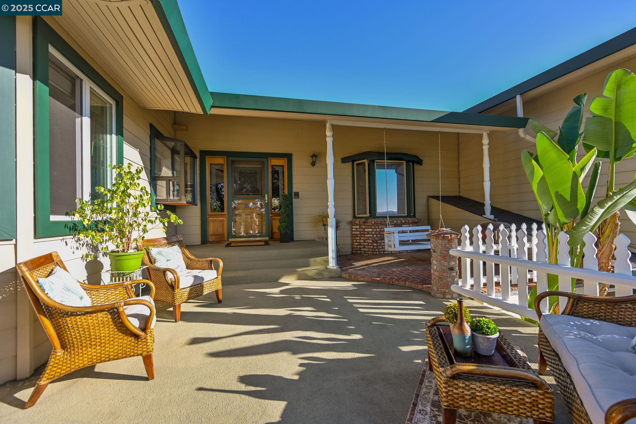 Detail Gallery Image 4 of 34 For 576 Best Rd, Pleasant Hill,  CA 94523 - 4 Beds | 3/1 Baths