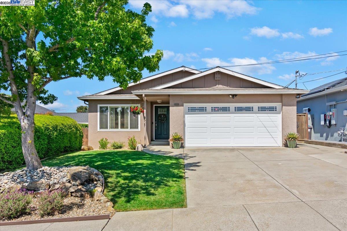 Detail Gallery Image 1 of 1 For 17899 Apricot Way, Castro Valley,  CA 94546 - 3 Beds | 2 Baths