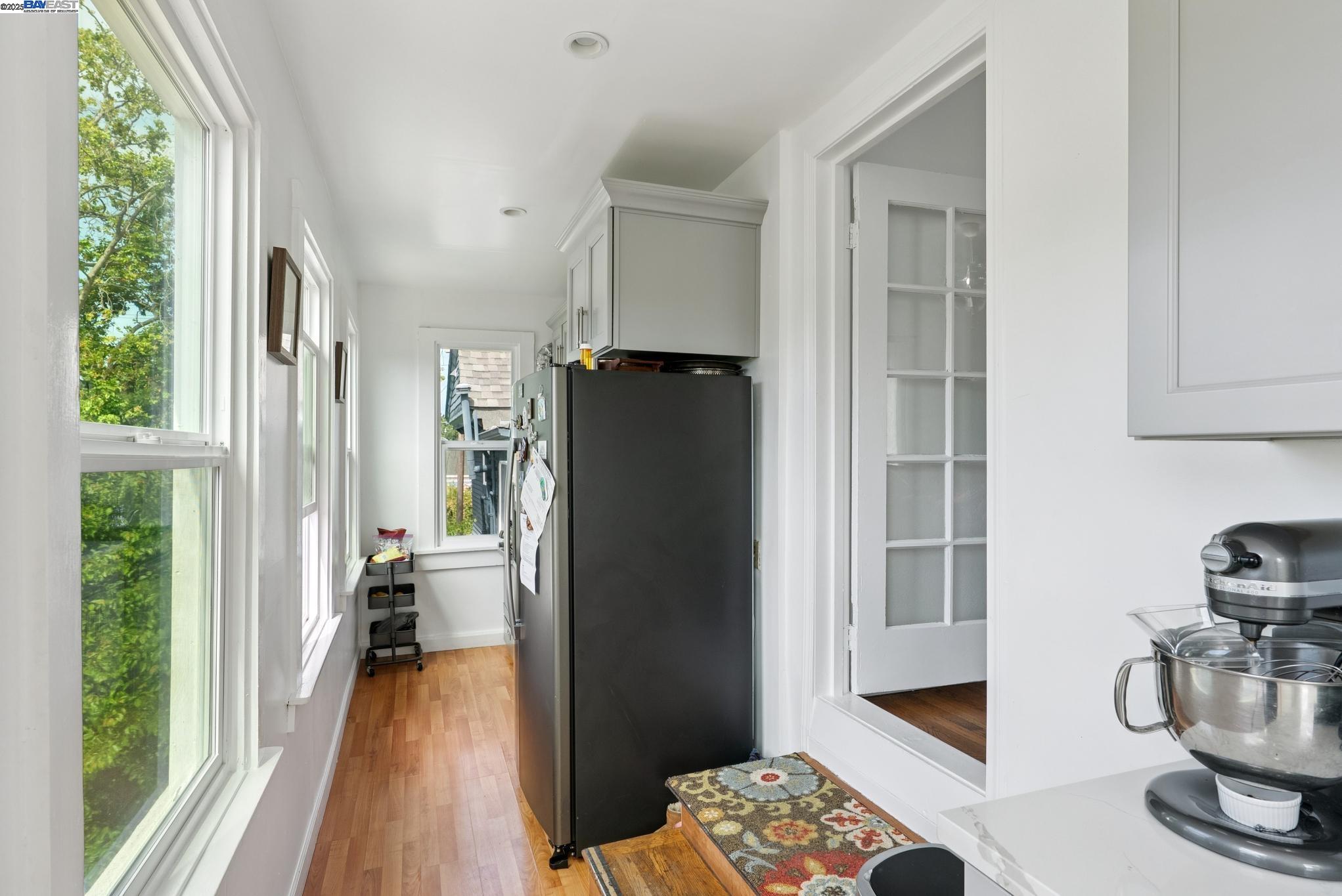Detail Gallery Image 12 of 56 For 1706 Fairview St, Berkeley,  CA 94703 - 4 Beds | 2 Baths