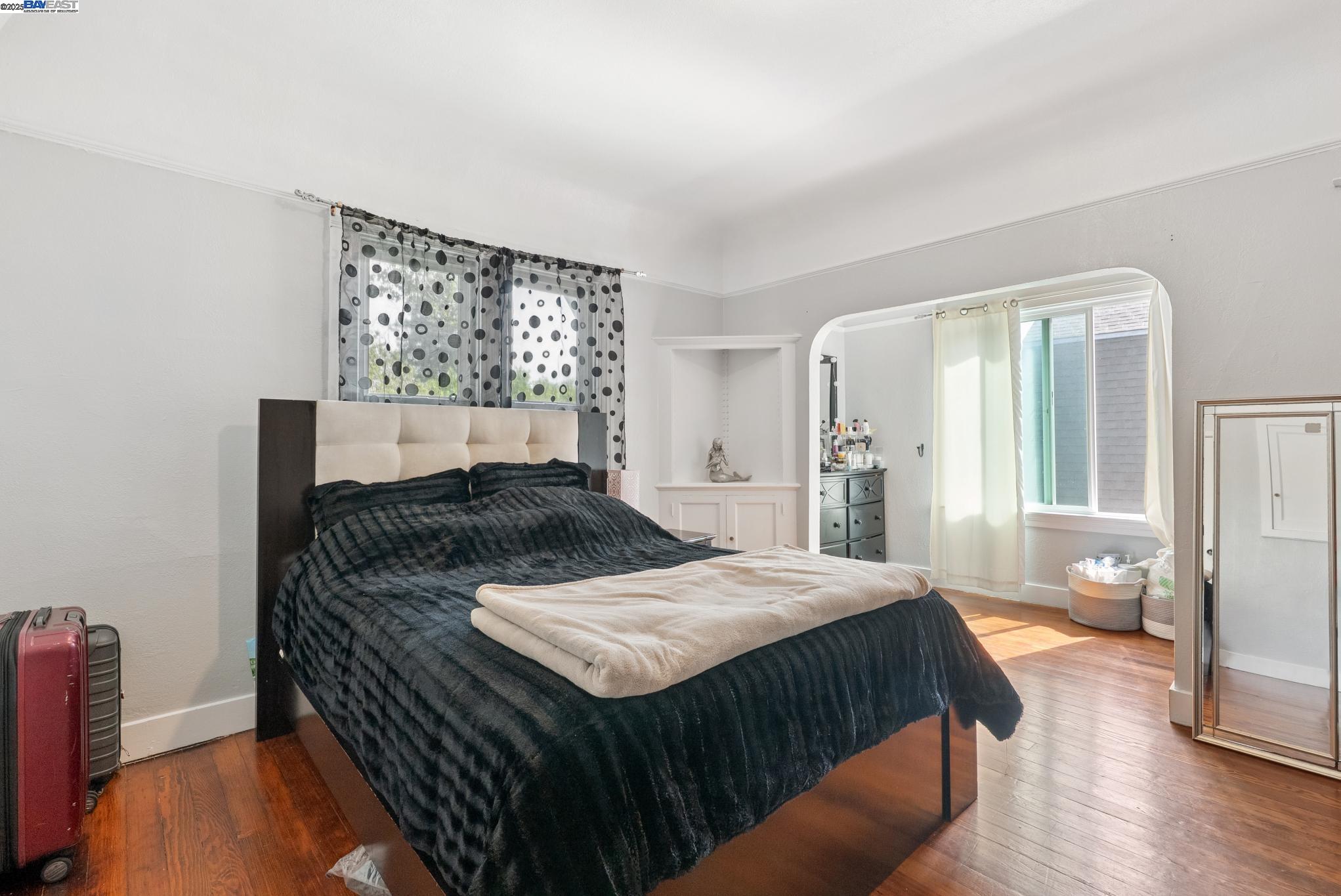 Detail Gallery Image 14 of 56 For 1706 Fairview St, Berkeley,  CA 94703 - 4 Beds | 2 Baths