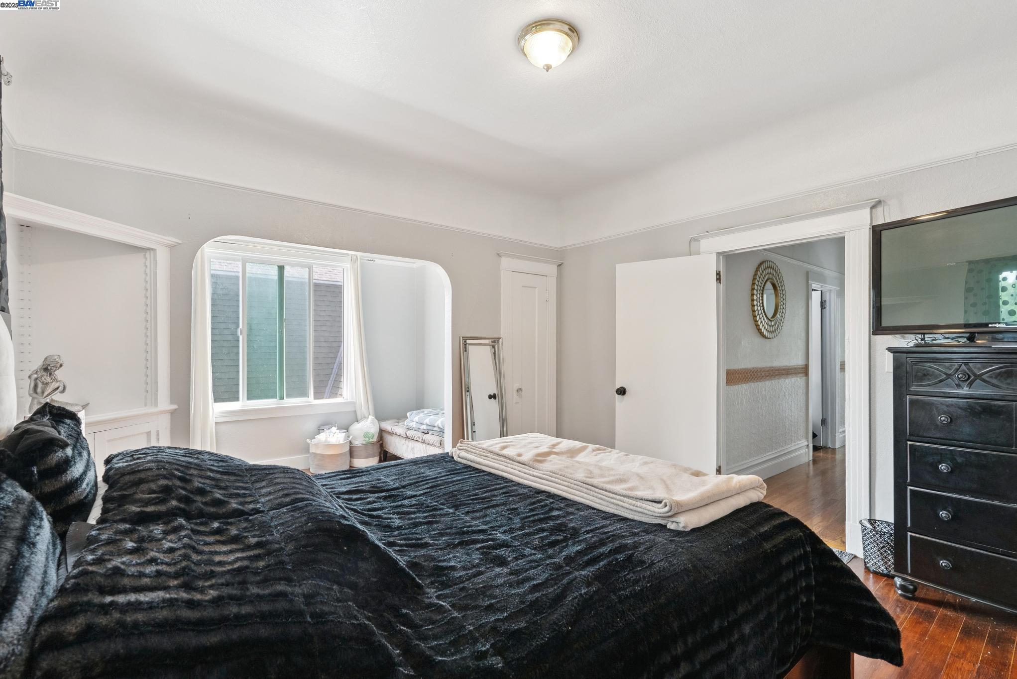 Detail Gallery Image 15 of 56 For 1706 Fairview St, Berkeley,  CA 94703 - 4 Beds | 2 Baths