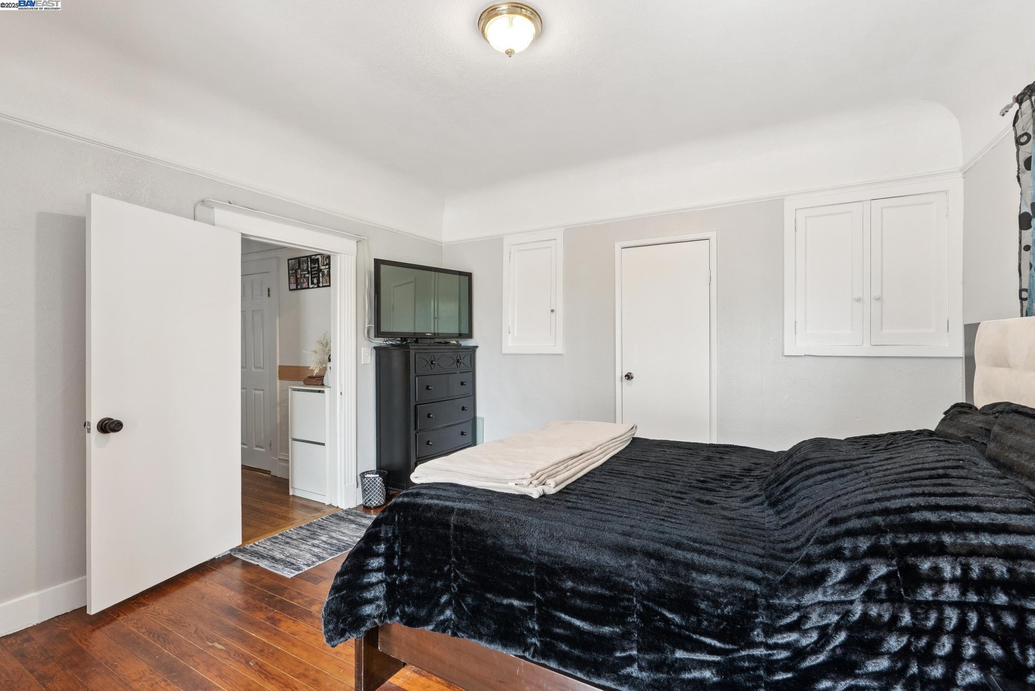 Detail Gallery Image 16 of 56 For 1706 Fairview St, Berkeley,  CA 94703 - 4 Beds | 2 Baths