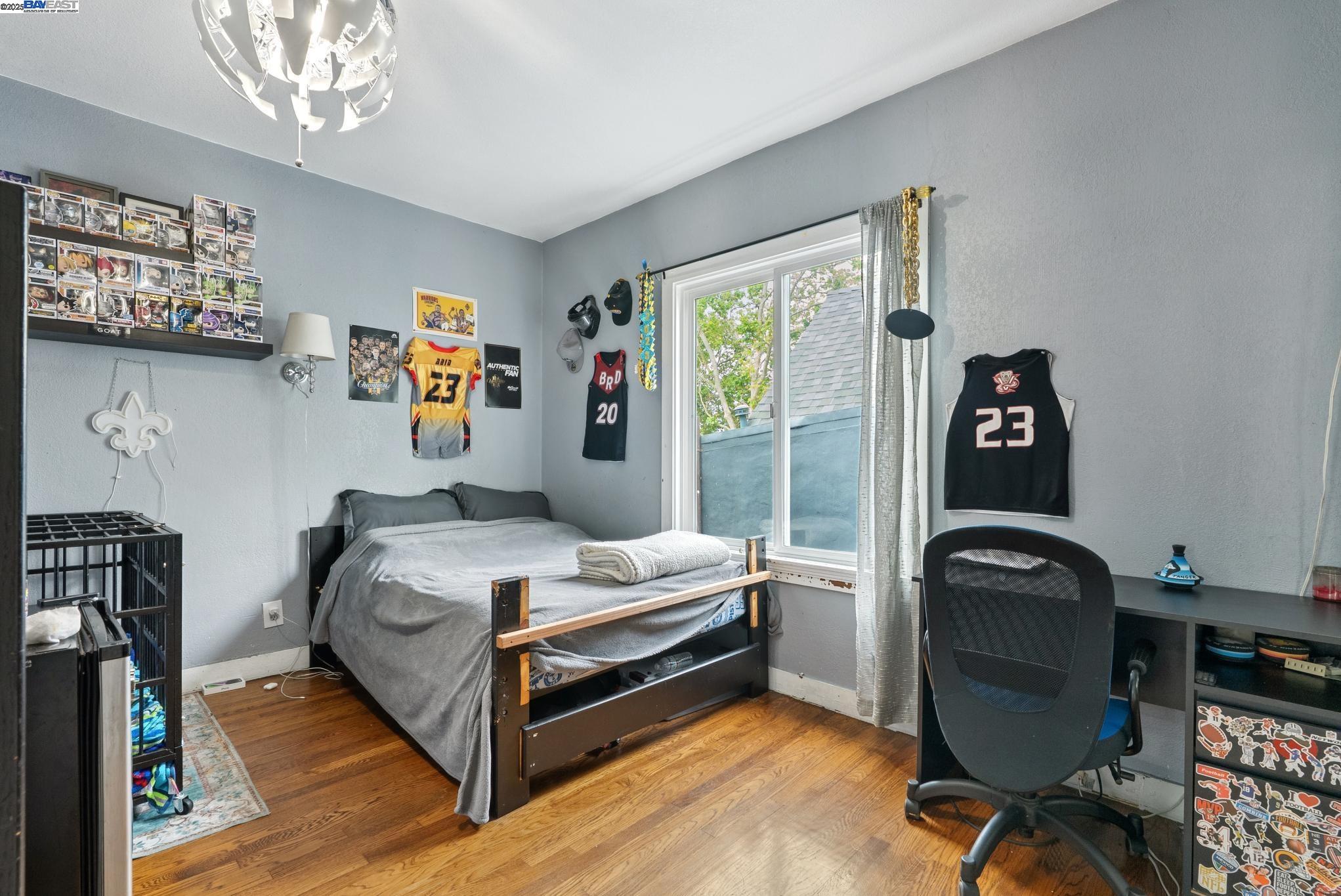 Detail Gallery Image 18 of 56 For 1706 Fairview St, Berkeley,  CA 94703 - 4 Beds | 2 Baths