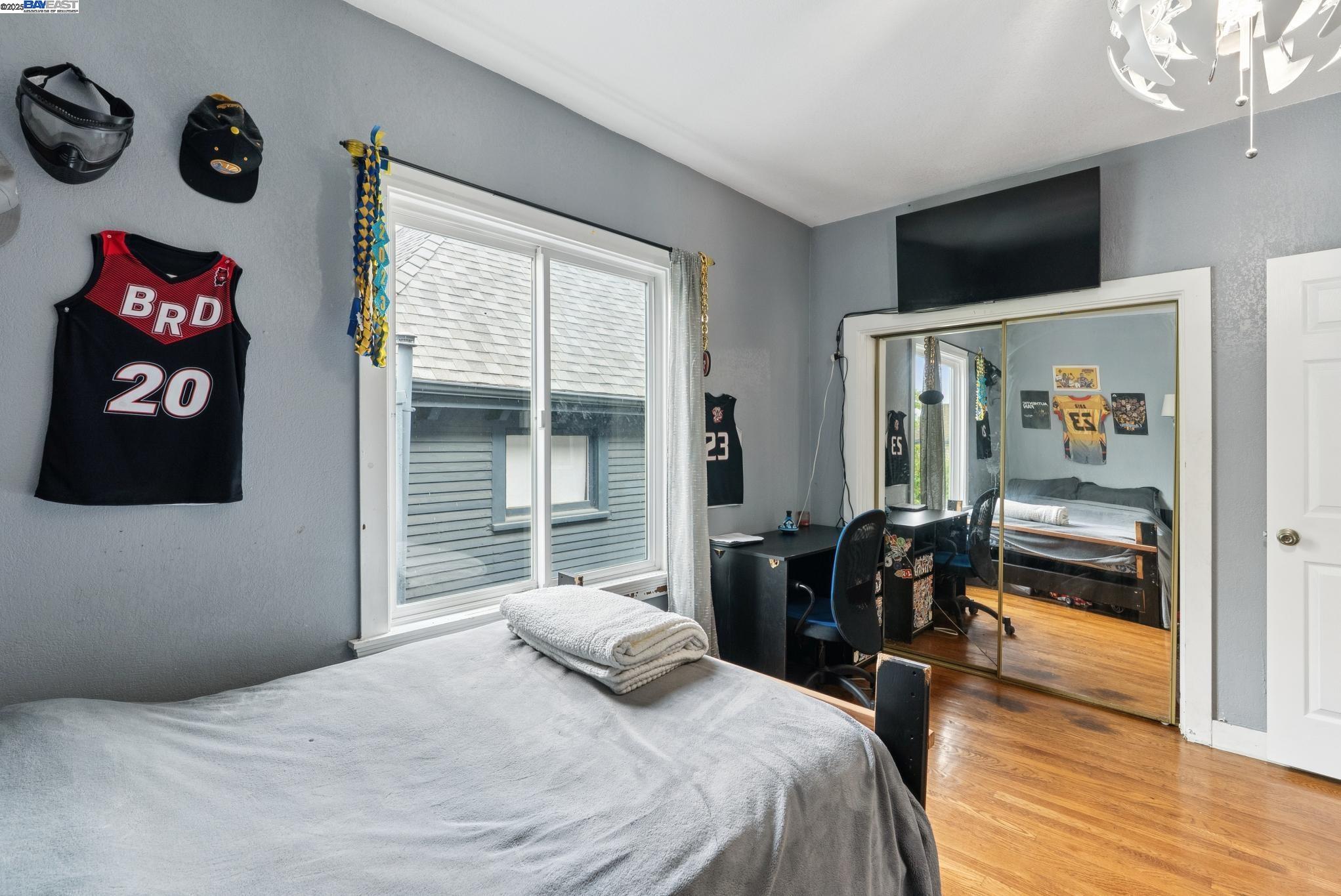 Detail Gallery Image 19 of 56 For 1706 Fairview St, Berkeley,  CA 94703 - 4 Beds | 2 Baths