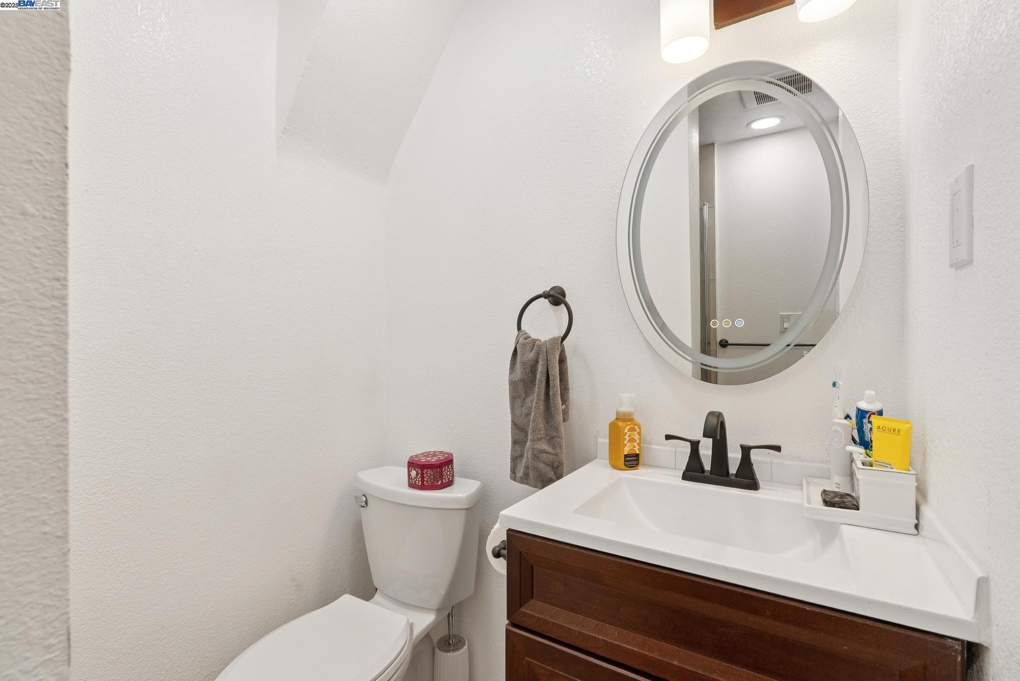 Detail Gallery Image 24 of 56 For 1706 Fairview St, Berkeley,  CA 94703 - 4 Beds | 2 Baths
