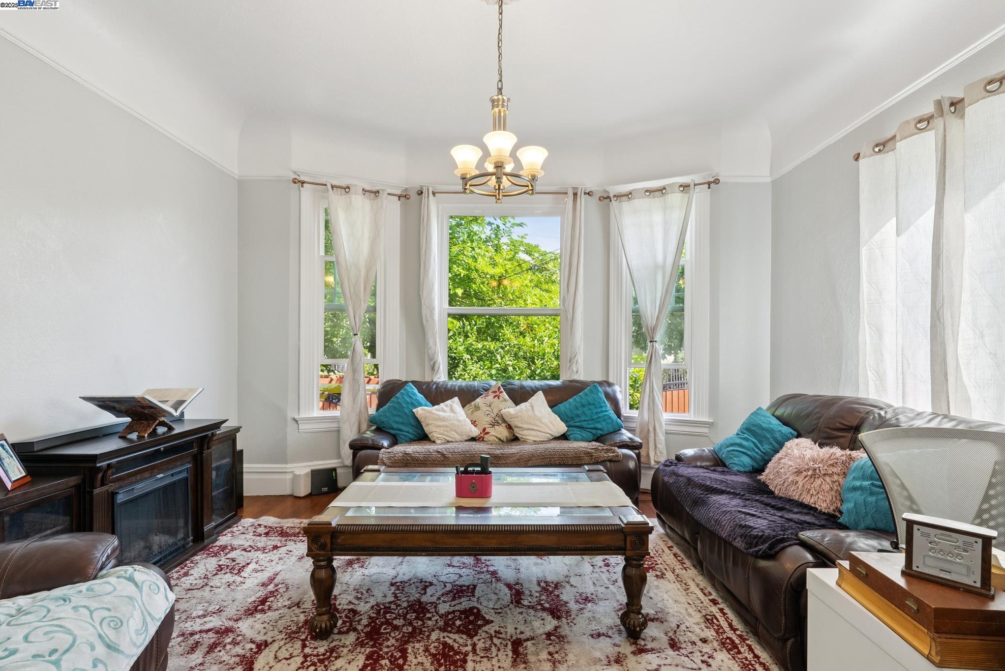 Detail Gallery Image 25 of 56 For 1706 Fairview St, Berkeley,  CA 94703 - 4 Beds | 2 Baths