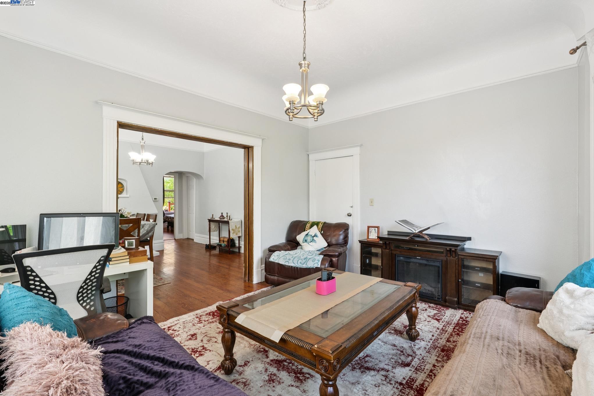 Detail Gallery Image 27 of 56 For 1706 Fairview St, Berkeley,  CA 94703 - 4 Beds | 2 Baths