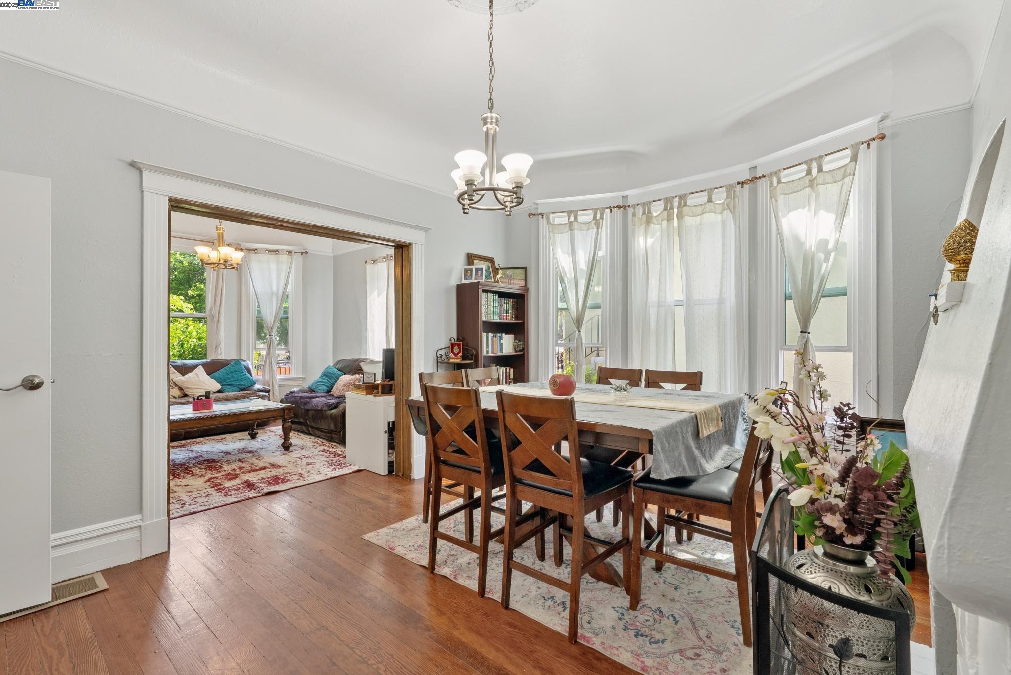 Detail Gallery Image 29 of 56 For 1706 Fairview St, Berkeley,  CA 94703 - 4 Beds | 2 Baths