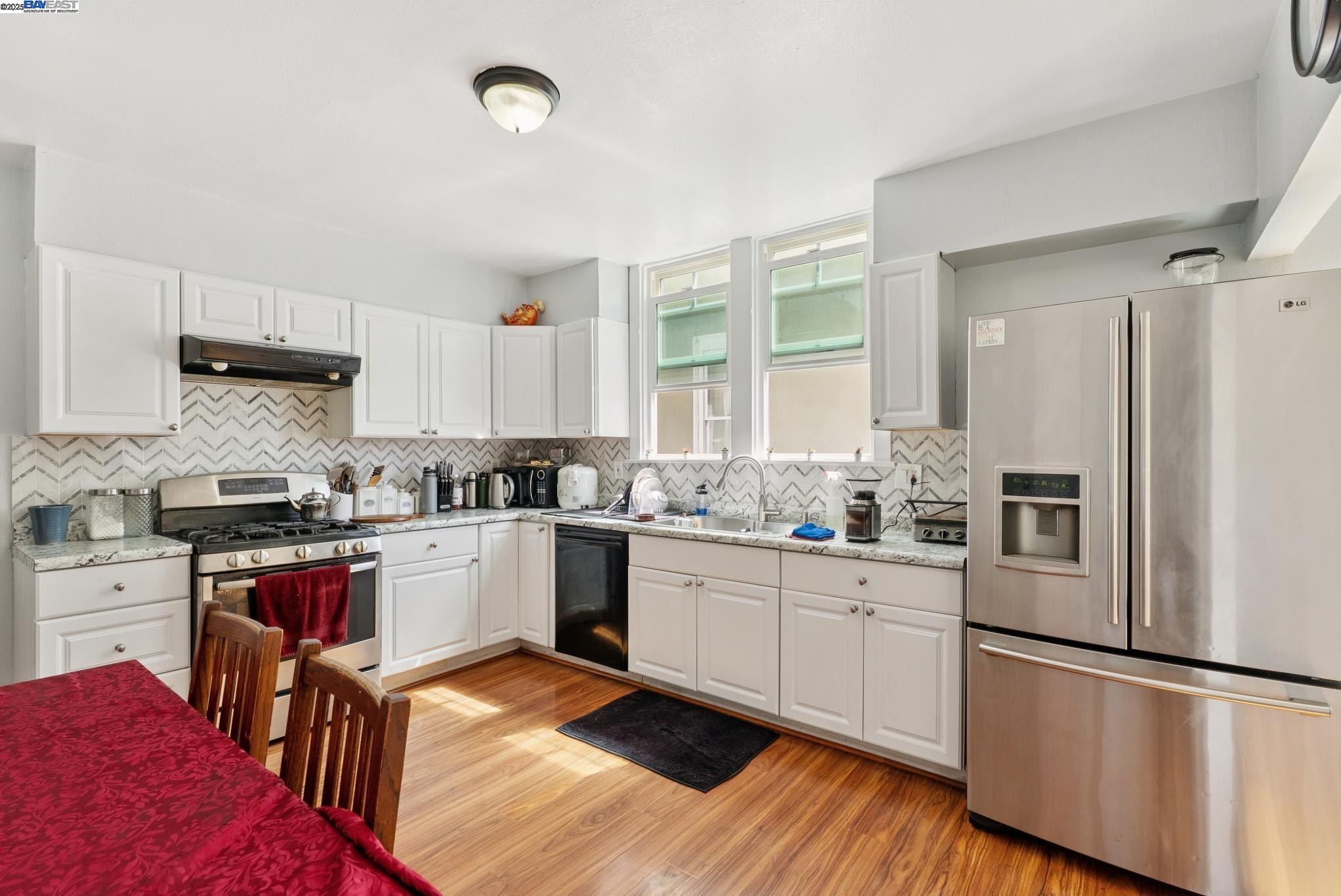 Detail Gallery Image 33 of 56 For 1706 Fairview St, Berkeley,  CA 94703 - 4 Beds | 2 Baths
