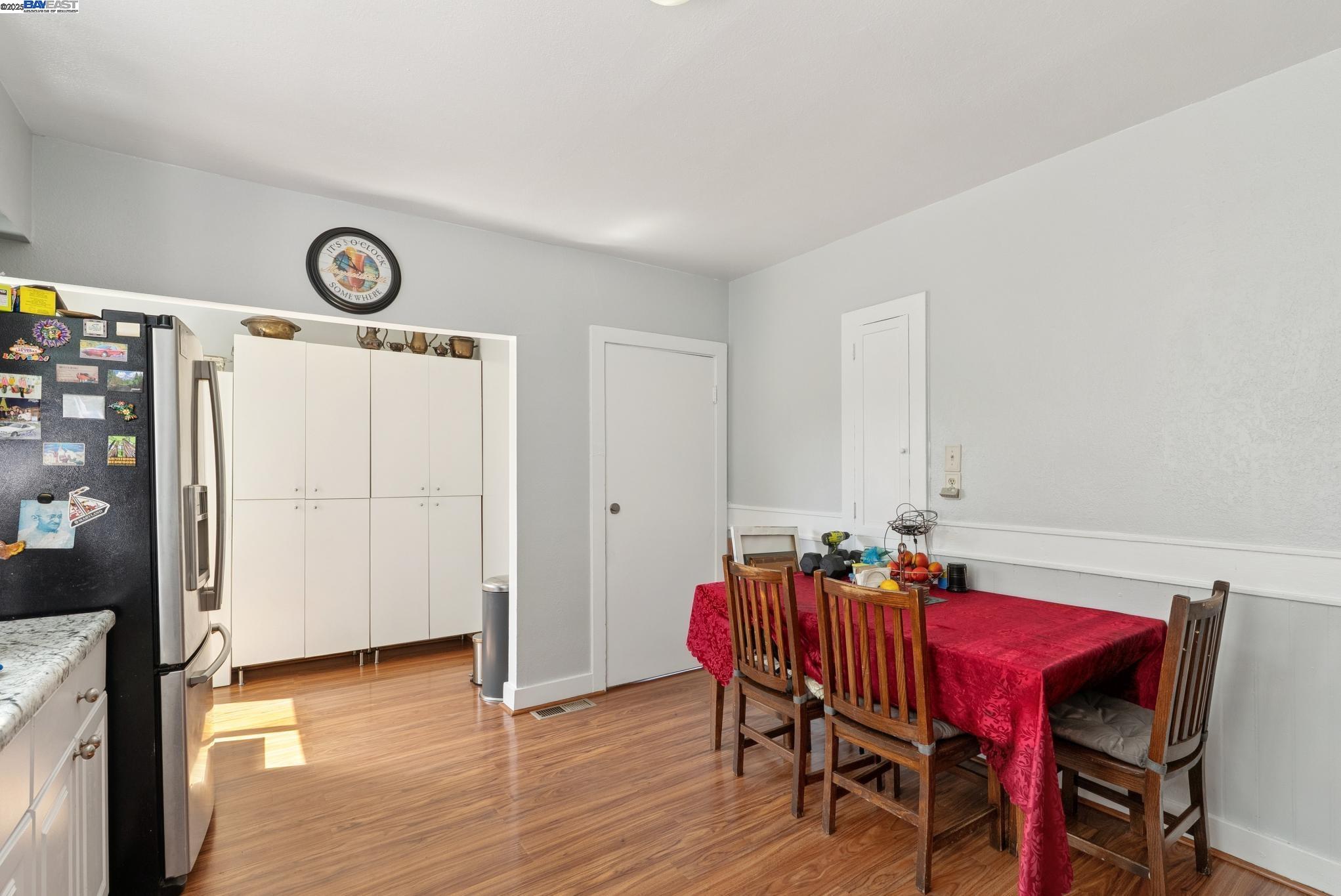 Detail Gallery Image 34 of 56 For 1706 Fairview St, Berkeley,  CA 94703 - 4 Beds | 2 Baths