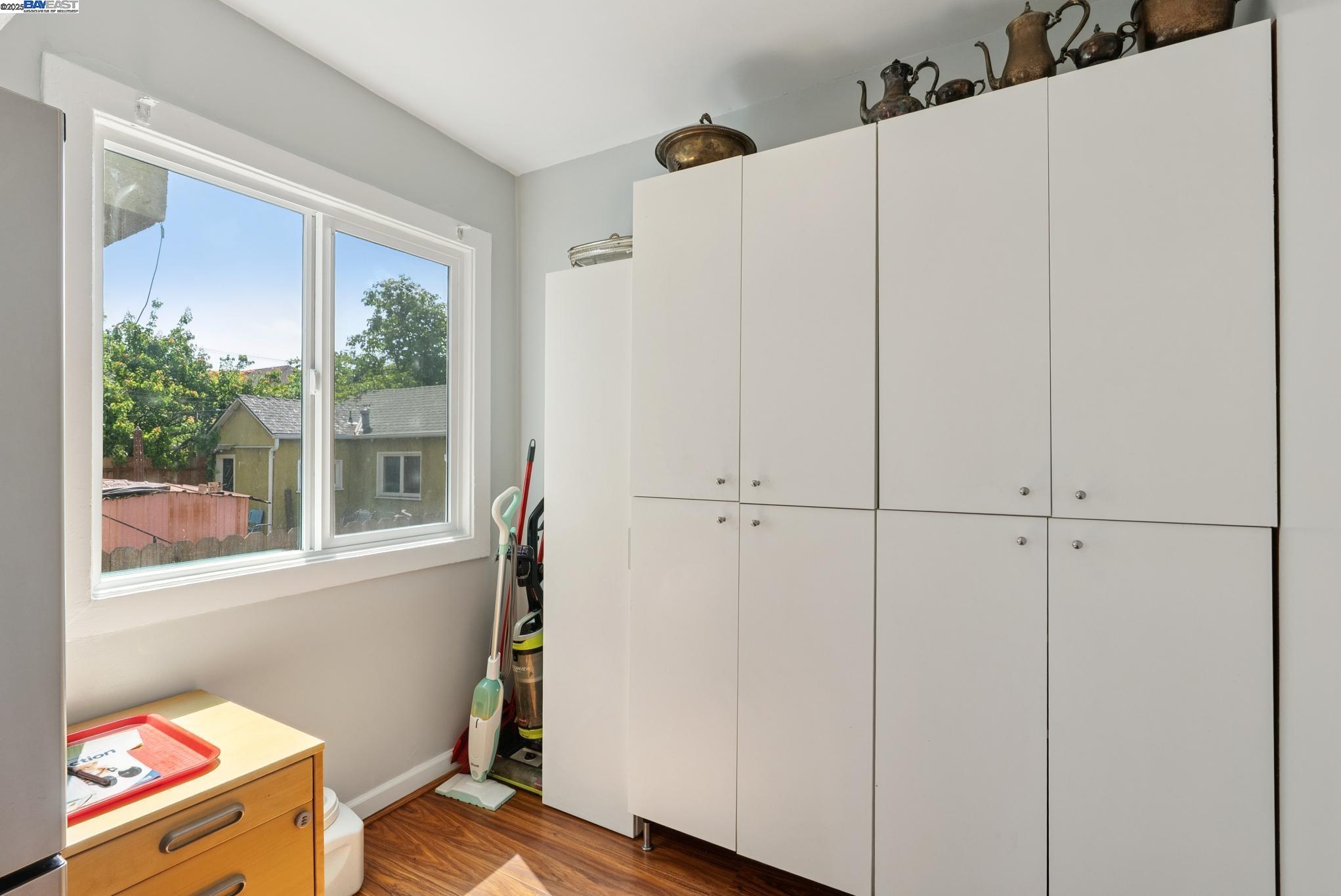 Detail Gallery Image 35 of 56 For 1706 Fairview St, Berkeley,  CA 94703 - 4 Beds | 2 Baths