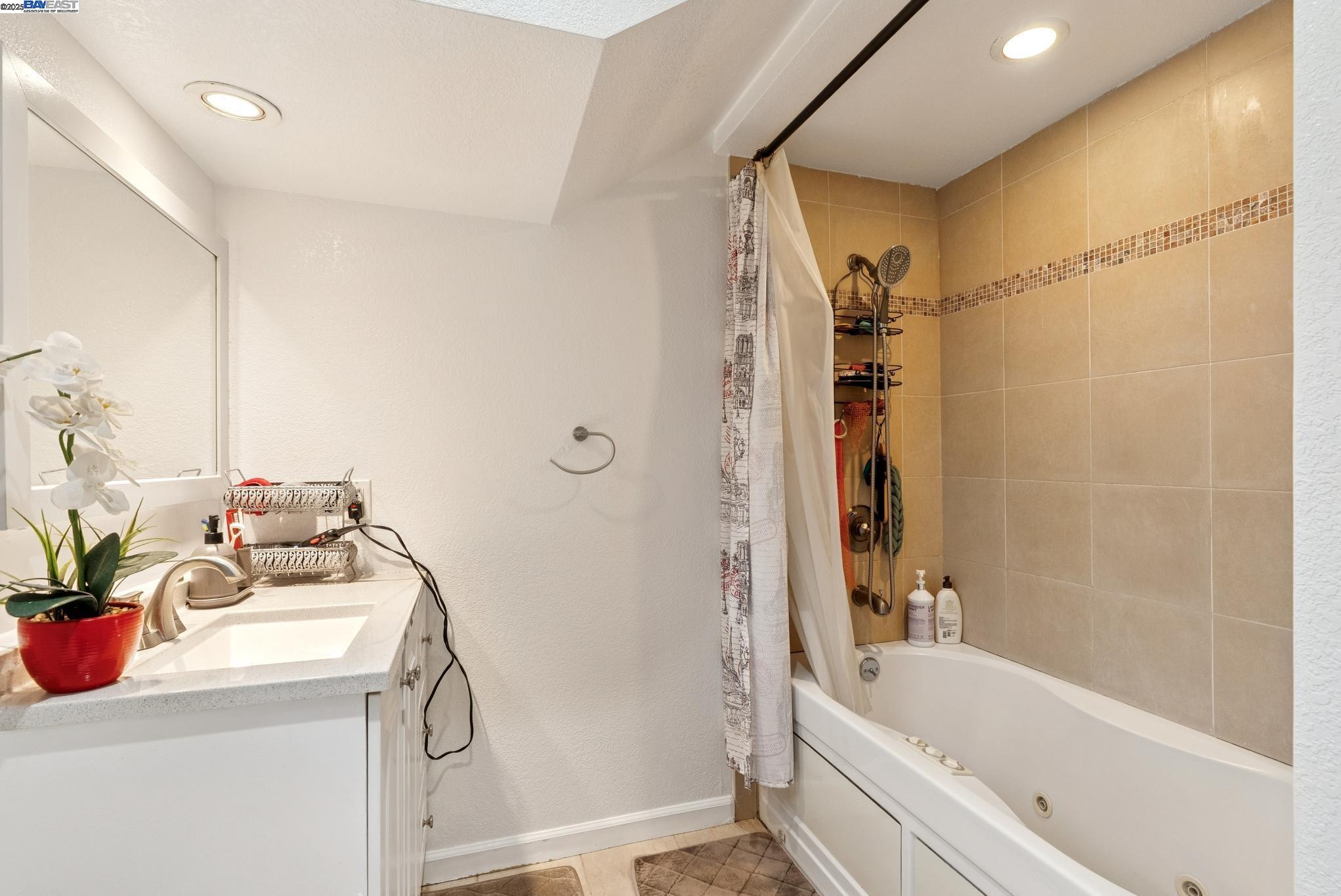 Detail Gallery Image 39 of 56 For 1706 Fairview St, Berkeley,  CA 94703 - 4 Beds | 2 Baths