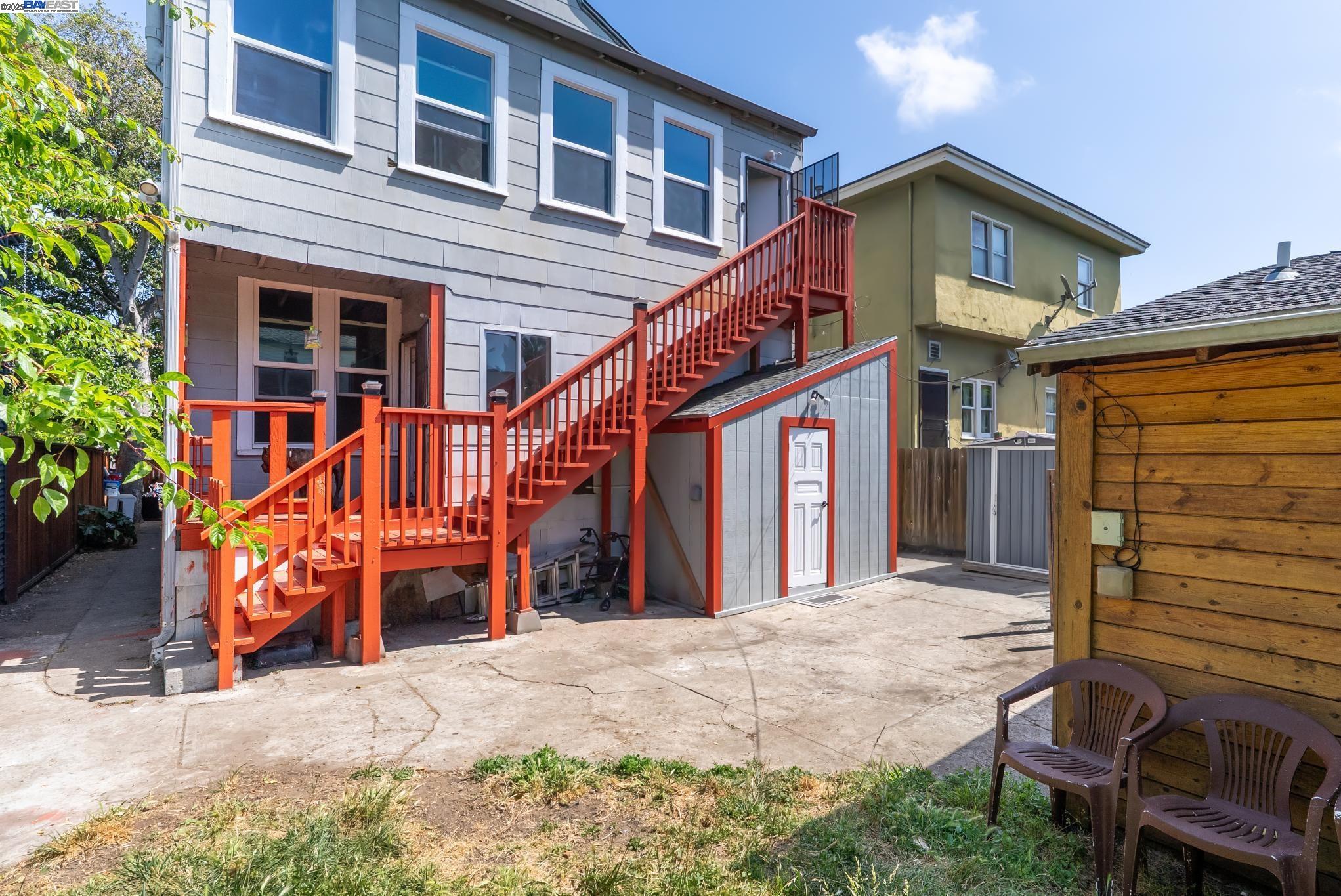 Detail Gallery Image 43 of 56 For 1706 Fairview St, Berkeley,  CA 94703 - 4 Beds | 2 Baths