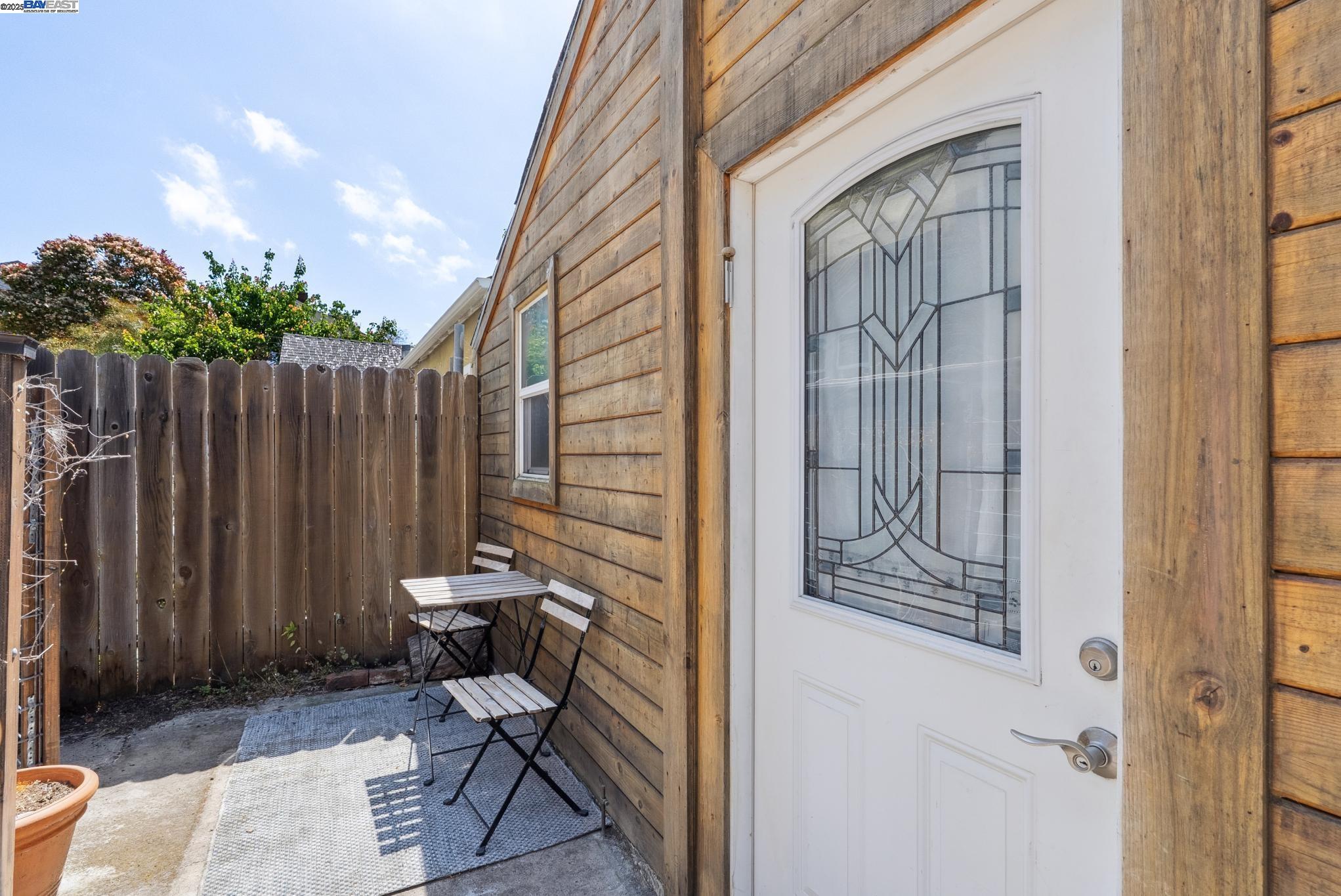 Detail Gallery Image 46 of 56 For 1706 Fairview St, Berkeley,  CA 94703 - 4 Beds | 2 Baths