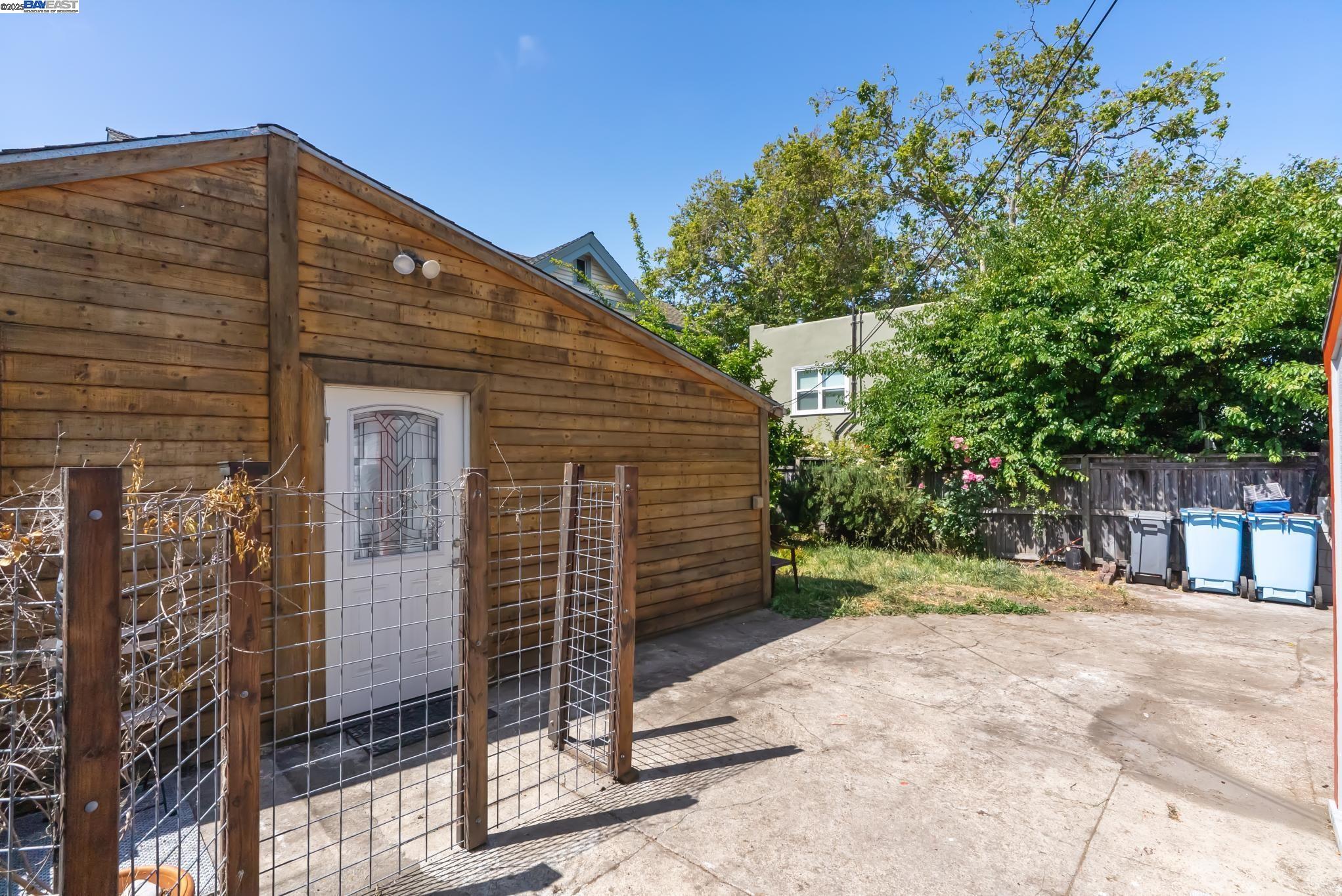 Detail Gallery Image 48 of 56 For 1706 Fairview St, Berkeley,  CA 94703 - 4 Beds | 2 Baths