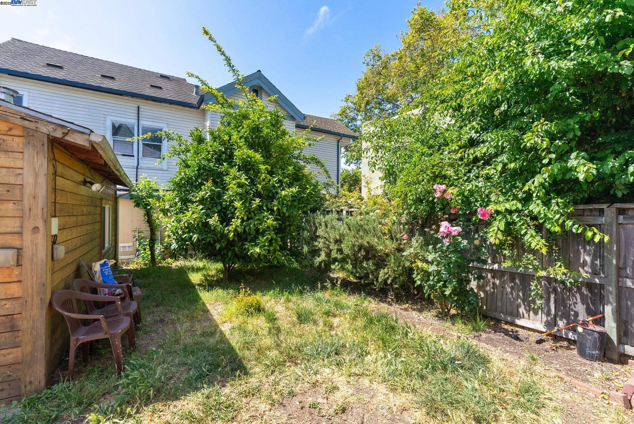 Detail Gallery Image 49 of 56 For 1706 Fairview St, Berkeley,  CA 94703 - 4 Beds | 2 Baths