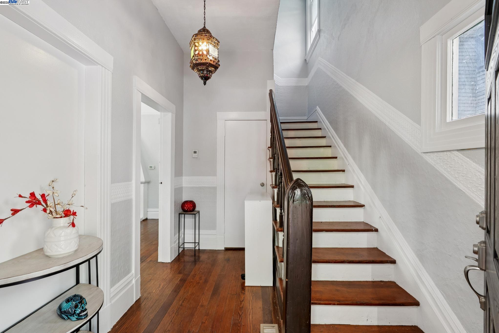 Detail Gallery Image 6 of 56 For 1706 Fairview St, Berkeley,  CA 94703 - 4 Beds | 2 Baths