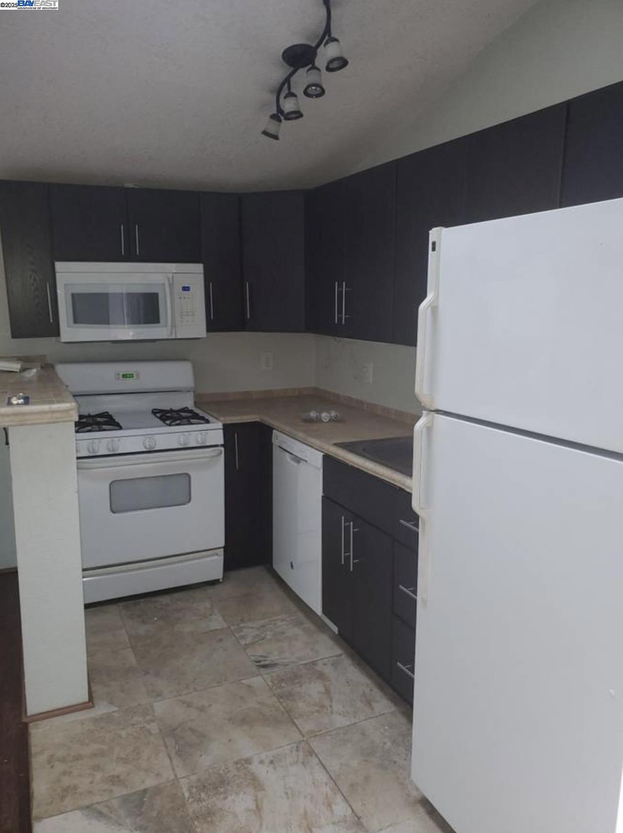 Detail Gallery Image 52 of 56 For 1706 Fairview St, Berkeley,  CA 94703 - 4 Beds | 2 Baths