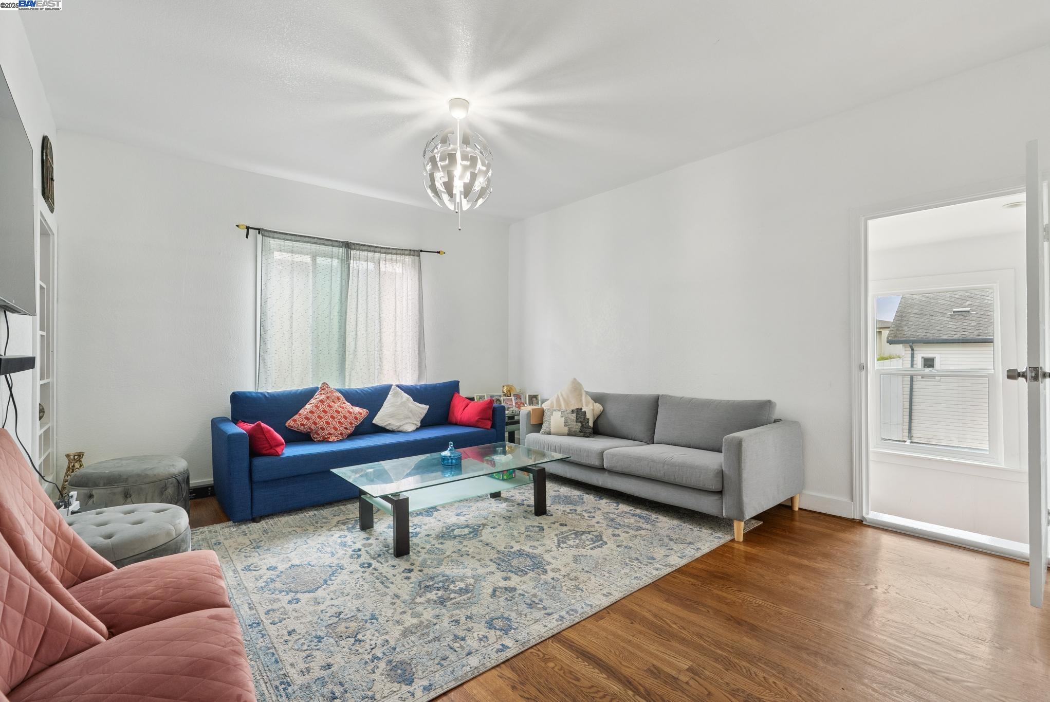Detail Gallery Image 7 of 56 For 1706 Fairview St, Berkeley,  CA 94703 - 4 Beds | 2 Baths