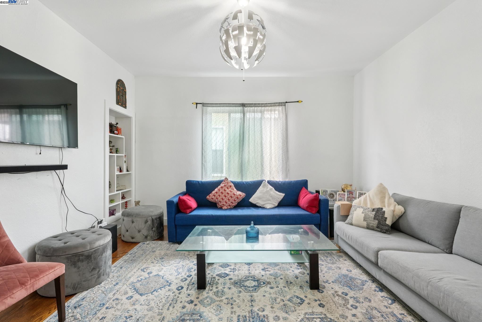 Detail Gallery Image 8 of 56 For 1706 Fairview St, Berkeley,  CA 94703 - 4 Beds | 2 Baths