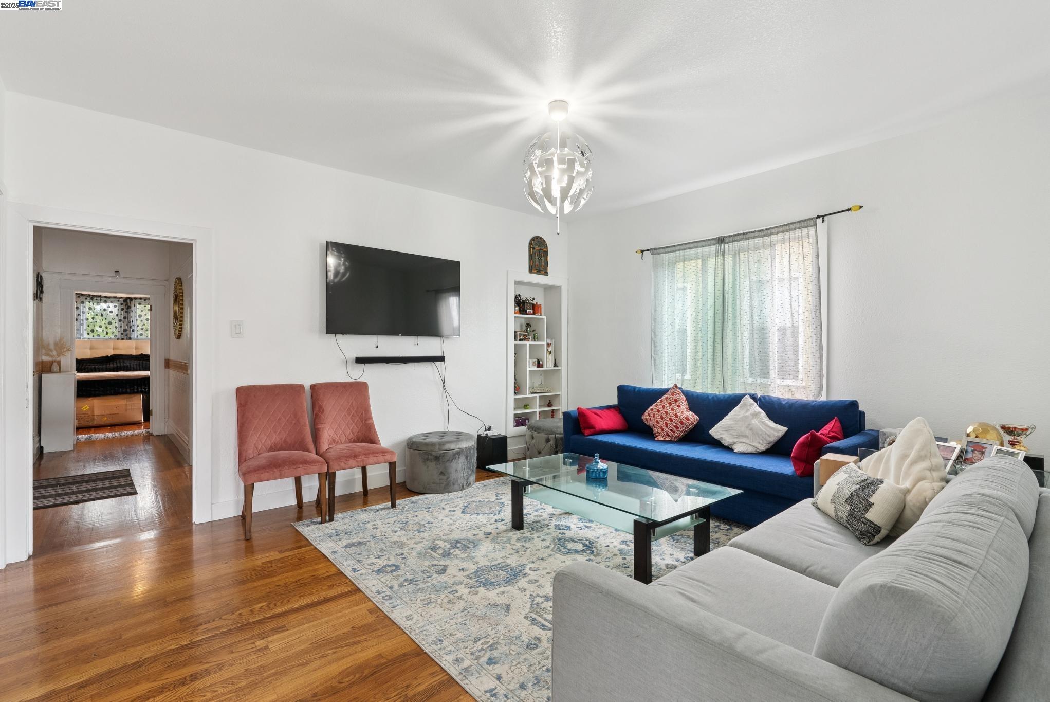 Detail Gallery Image 9 of 56 For 1706 Fairview St, Berkeley,  CA 94703 - 4 Beds | 2 Baths
