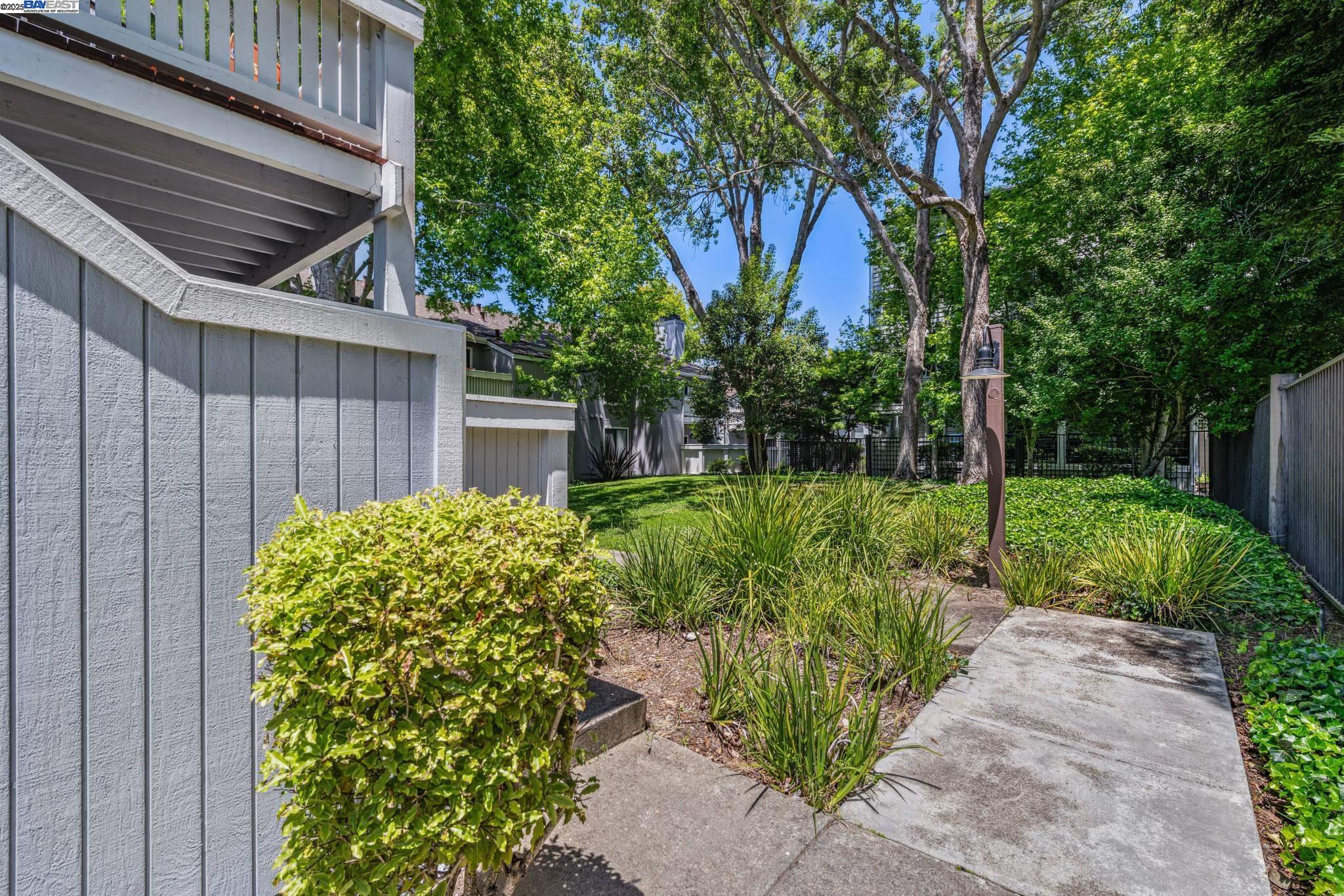 Photo #2: 41100560 Listing 