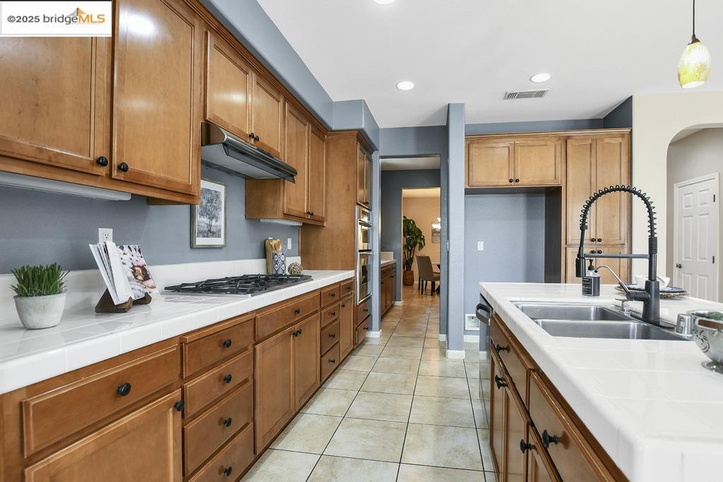 Detail Gallery Image 12 of 42 For 6327 Crystal Springs Cir, Discovery Bay,  CA 94505 - 4 Beds | 3 Baths