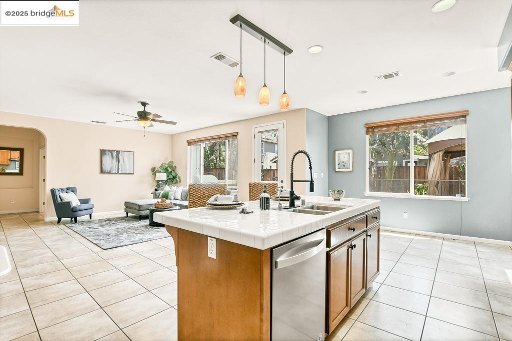 Detail Gallery Image 13 of 42 For 6327 Crystal Springs Cir, Discovery Bay,  CA 94505 - 4 Beds | 3 Baths