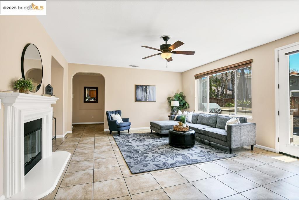 Detail Gallery Image 16 of 42 For 6327 Crystal Springs Cir, Discovery Bay,  CA 94505 - 4 Beds | 3 Baths