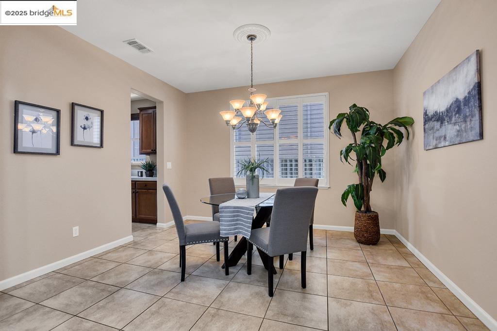 Detail Gallery Image 9 of 42 For 6327 Crystal Springs Cir, Discovery Bay,  CA 94505 - 4 Beds | 3 Baths