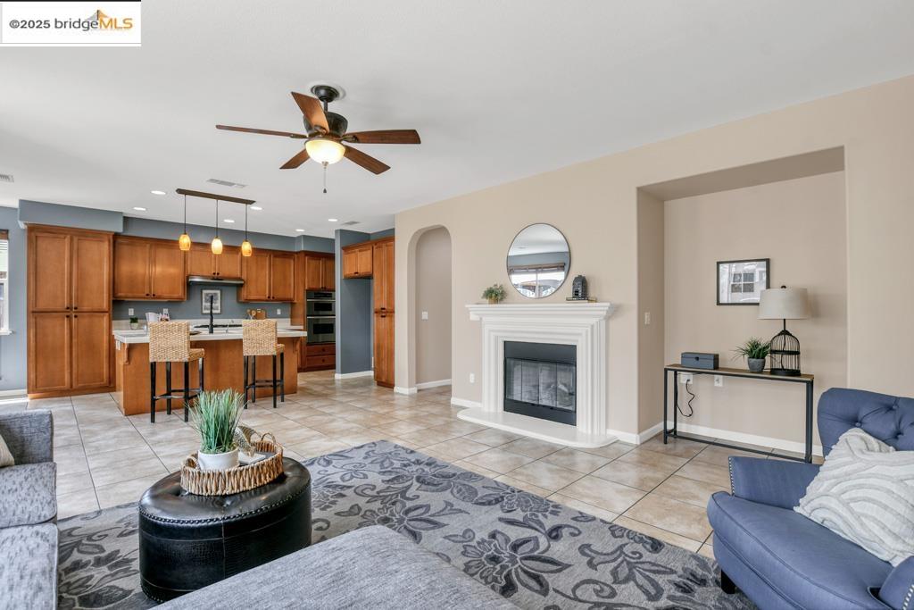 Detail Gallery Image 10 of 42 For 6327 Crystal Springs Cir, Discovery Bay,  CA 94505 - 4 Beds | 3 Baths