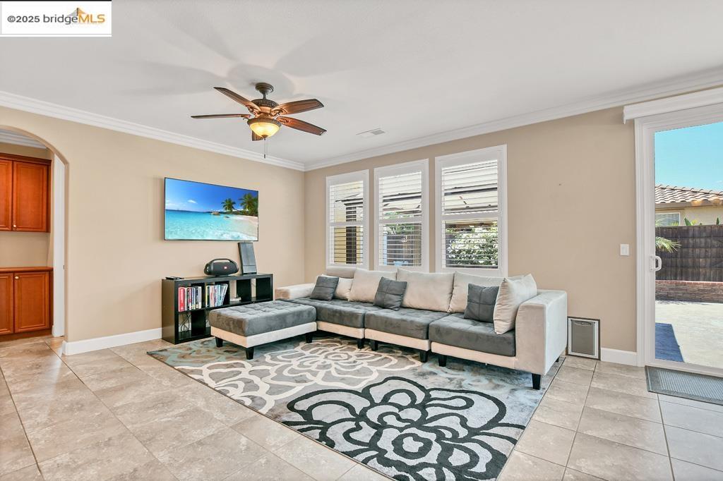 Detail Gallery Image 11 of 31 For 9925 Pyramid Way, Discovery Bay,  CA 94505 - 3 Beds | 2 Baths