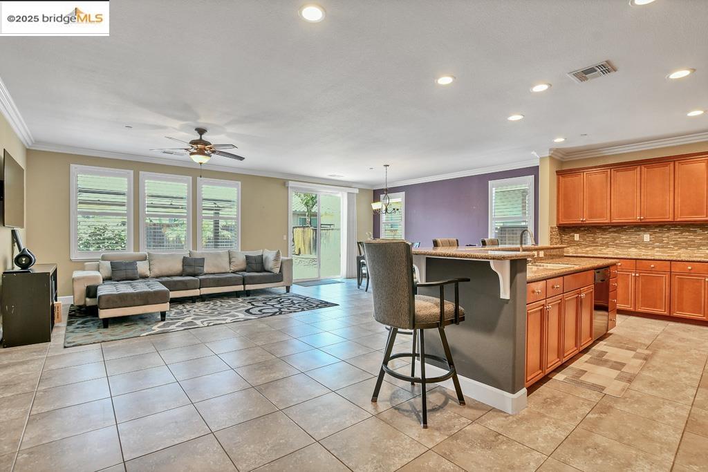 Detail Gallery Image 6 of 31 For 9925 Pyramid Way, Discovery Bay,  CA 94505 - 3 Beds | 2 Baths