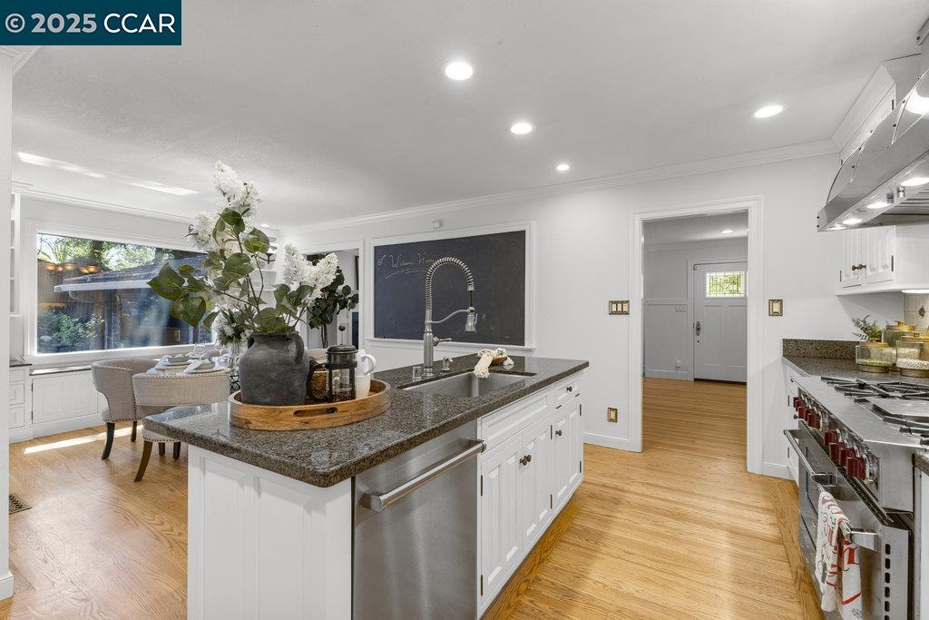 Detail Gallery Image 16 of 60 For 5 Kayser Ct, Walnut Creek,  CA 94596 - 5 Beds | 3 Baths