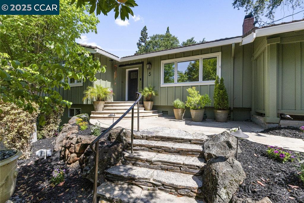 Detail Gallery Image 5 of 60 For 5 Kayser Ct, Walnut Creek,  CA 94596 - 5 Beds | 3 Baths