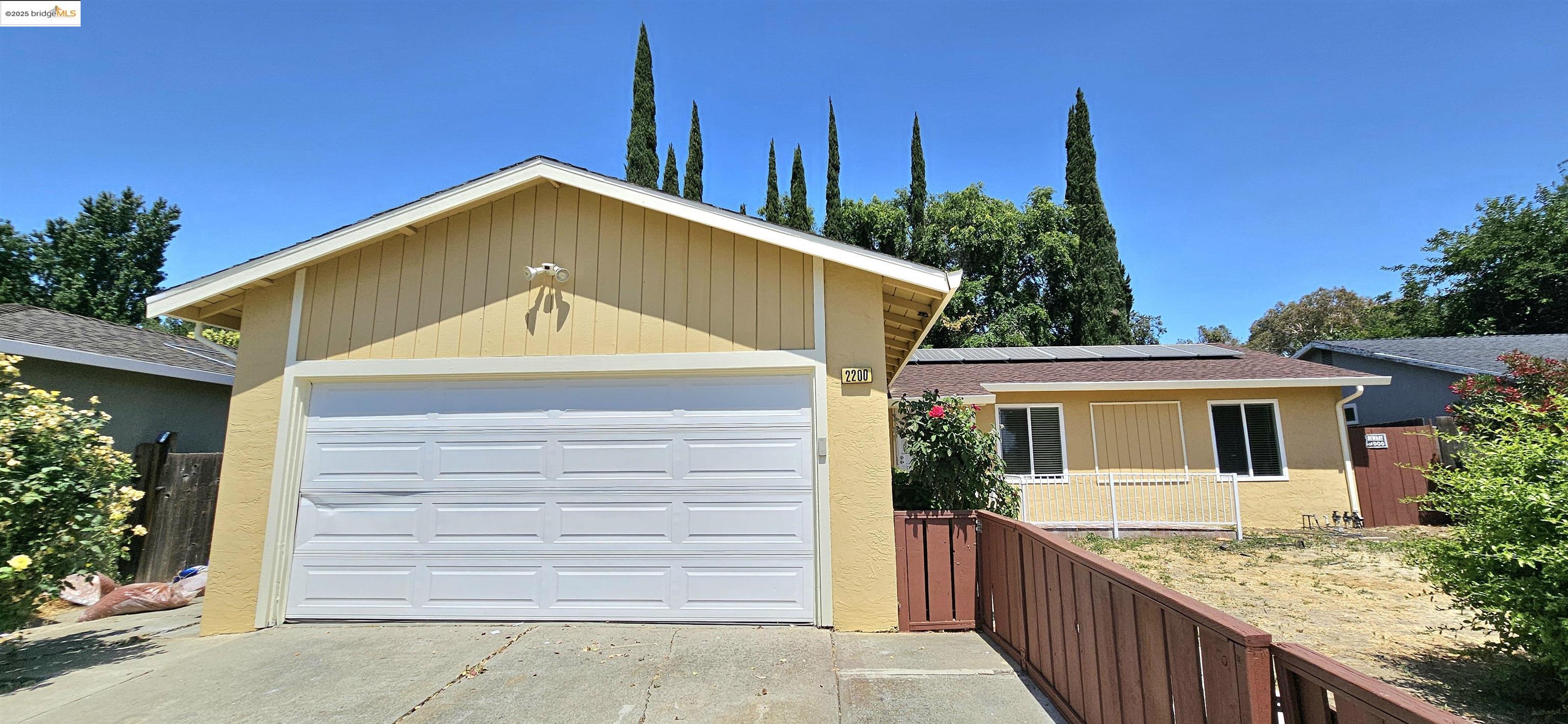 Detail Gallery Image 1 of 1 For 2200 Lopez Dr, Antioch,  CA 94509 - 3 Beds | 2 Baths