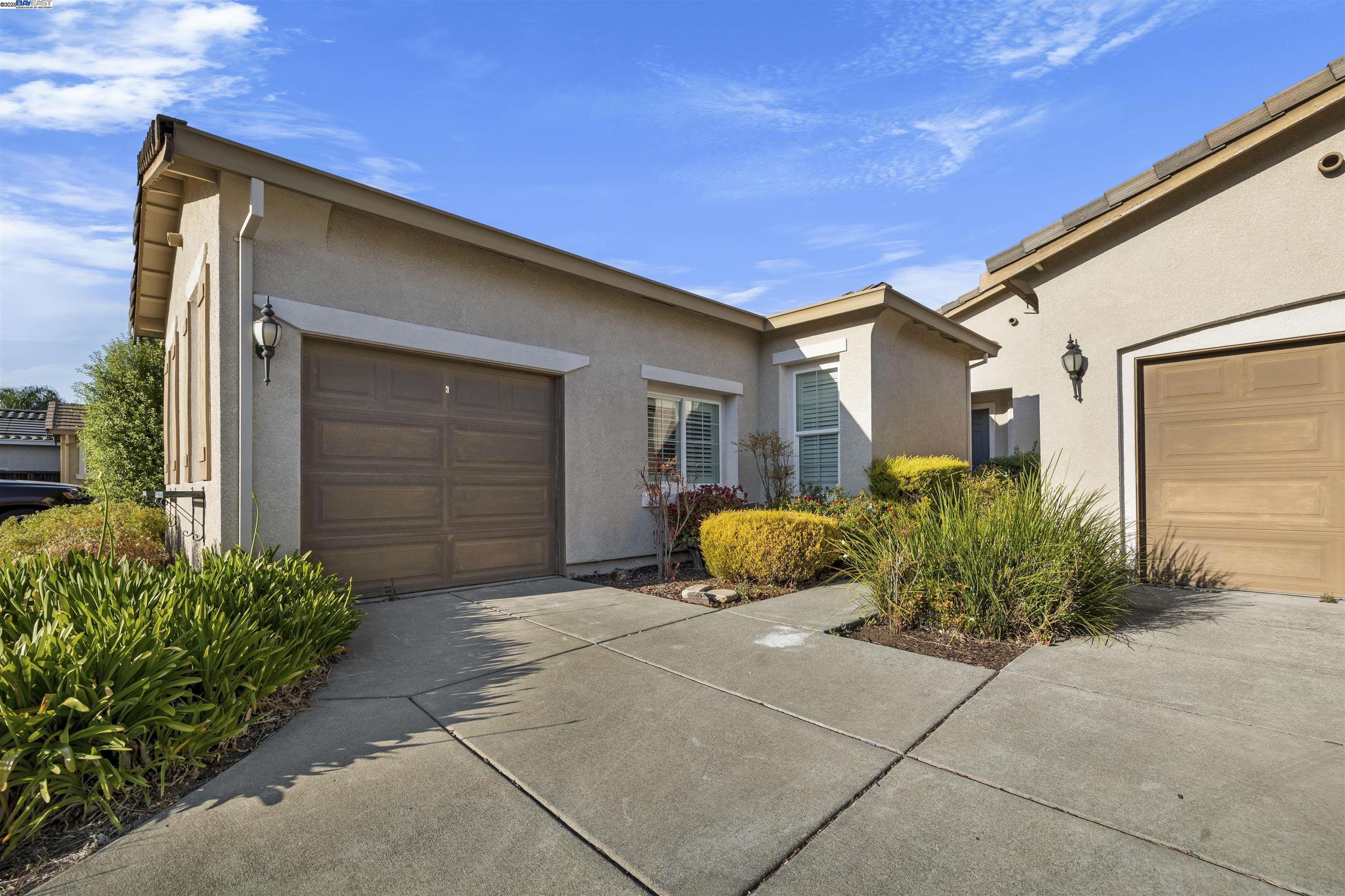 Detail Gallery Image 1 of 1 For 1060 Swan River Ct, Vacaville,  CA 95687 - 4 Beds | 2/1 Baths