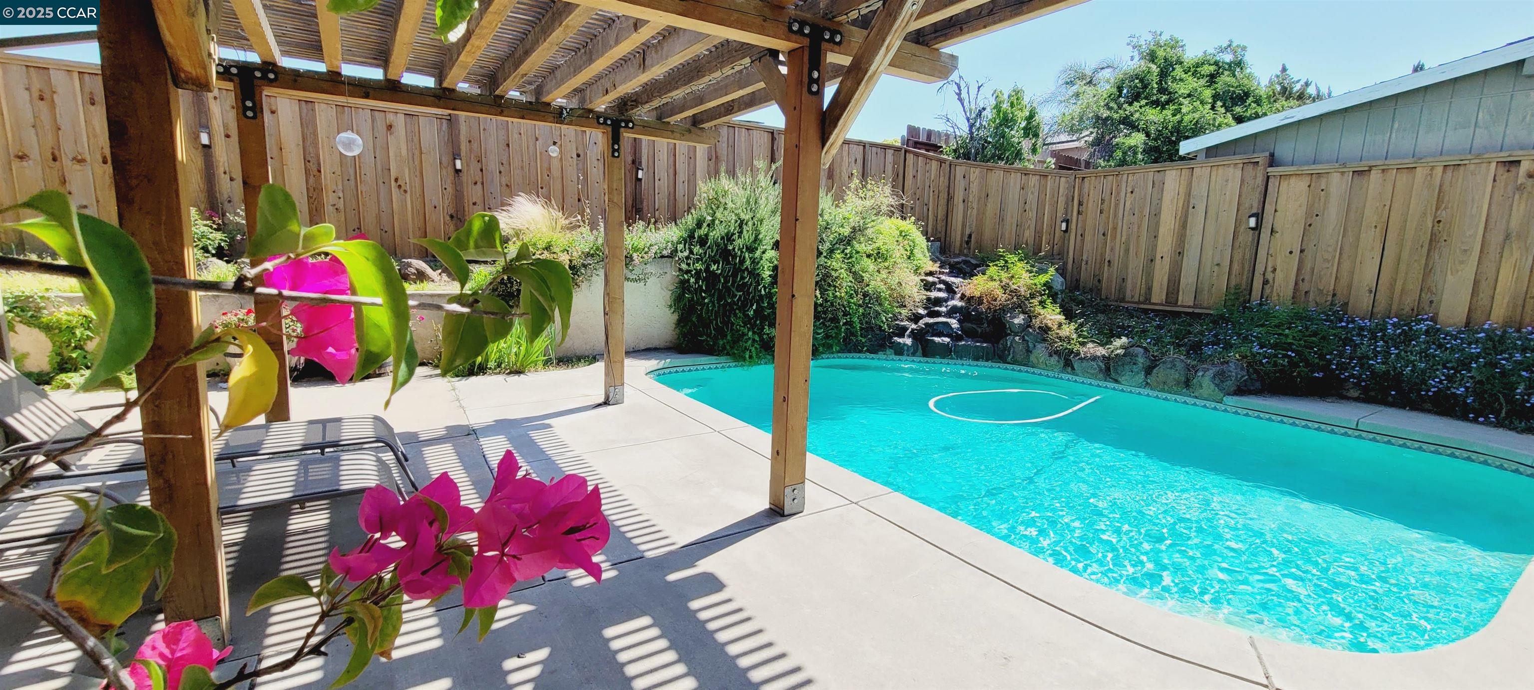 Detail Gallery Image 1 of 1 For 1955 Sauterne Way, Oakley,  CA 94561-1843 - 3 Beds | 2 Baths