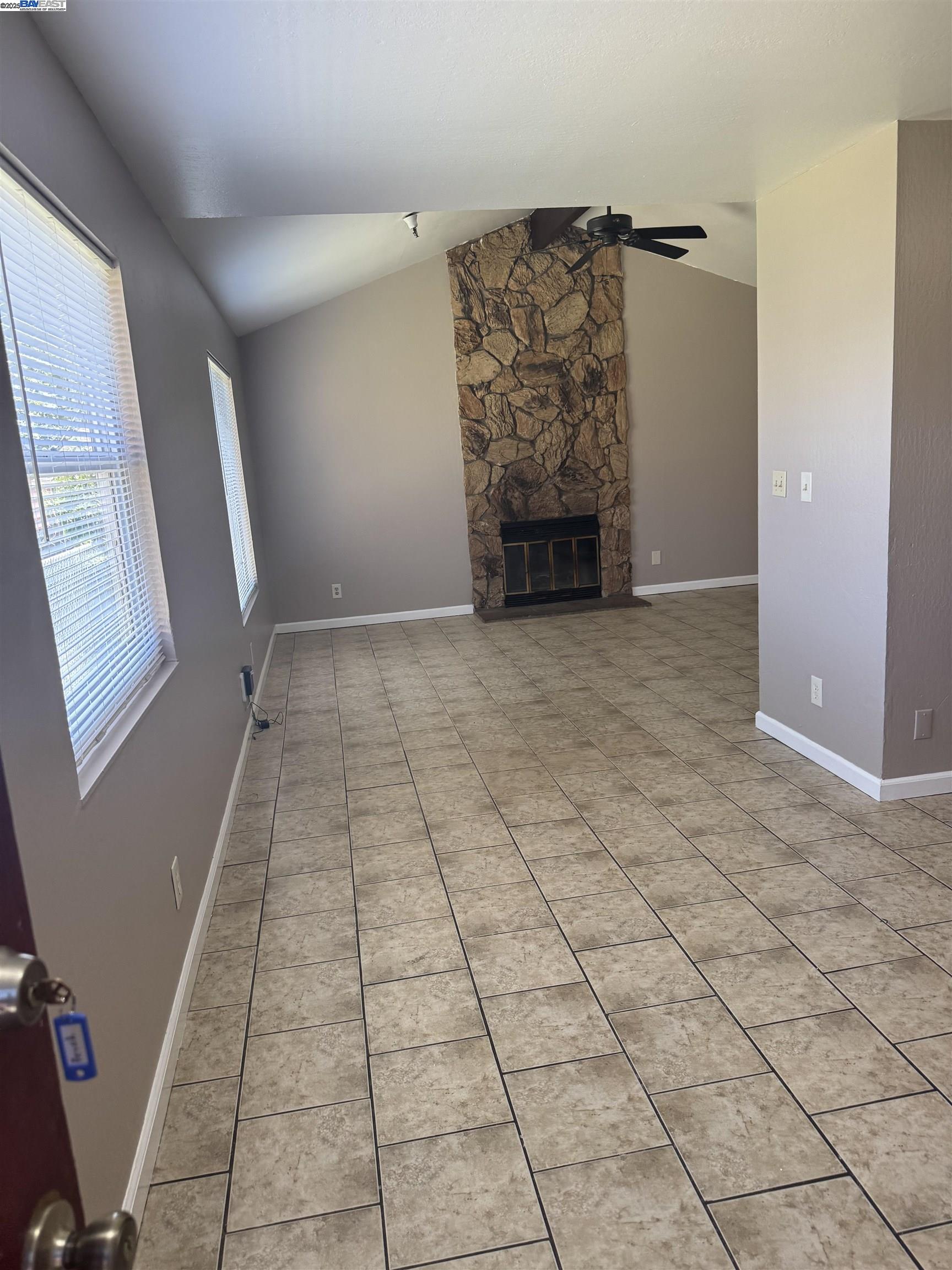 9437 Peach Street, Oakland, California 94603, 3 Bedrooms Bedrooms, 5 Rooms Rooms,2 BathroomsBathrooms,Residential Lease,For Rent,9437 Peach Street,41100604
