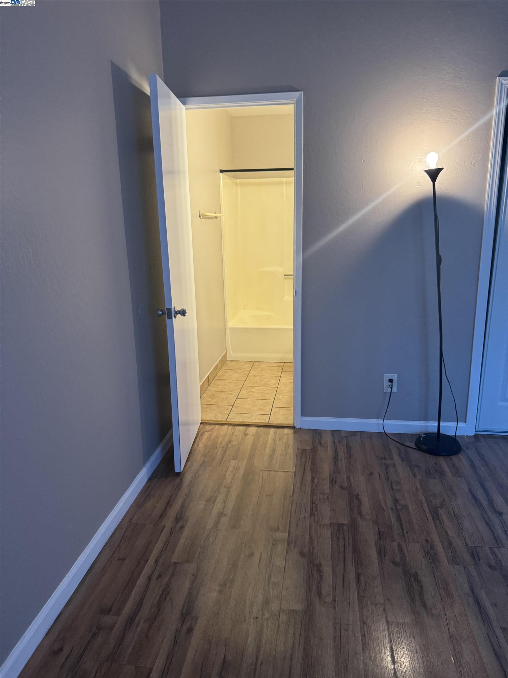 9437 Peach Street, Oakland, California 94603, 3 Bedrooms Bedrooms, 5 Rooms Rooms,2 BathroomsBathrooms,Residential Lease,For Rent,9437 Peach Street,41100604