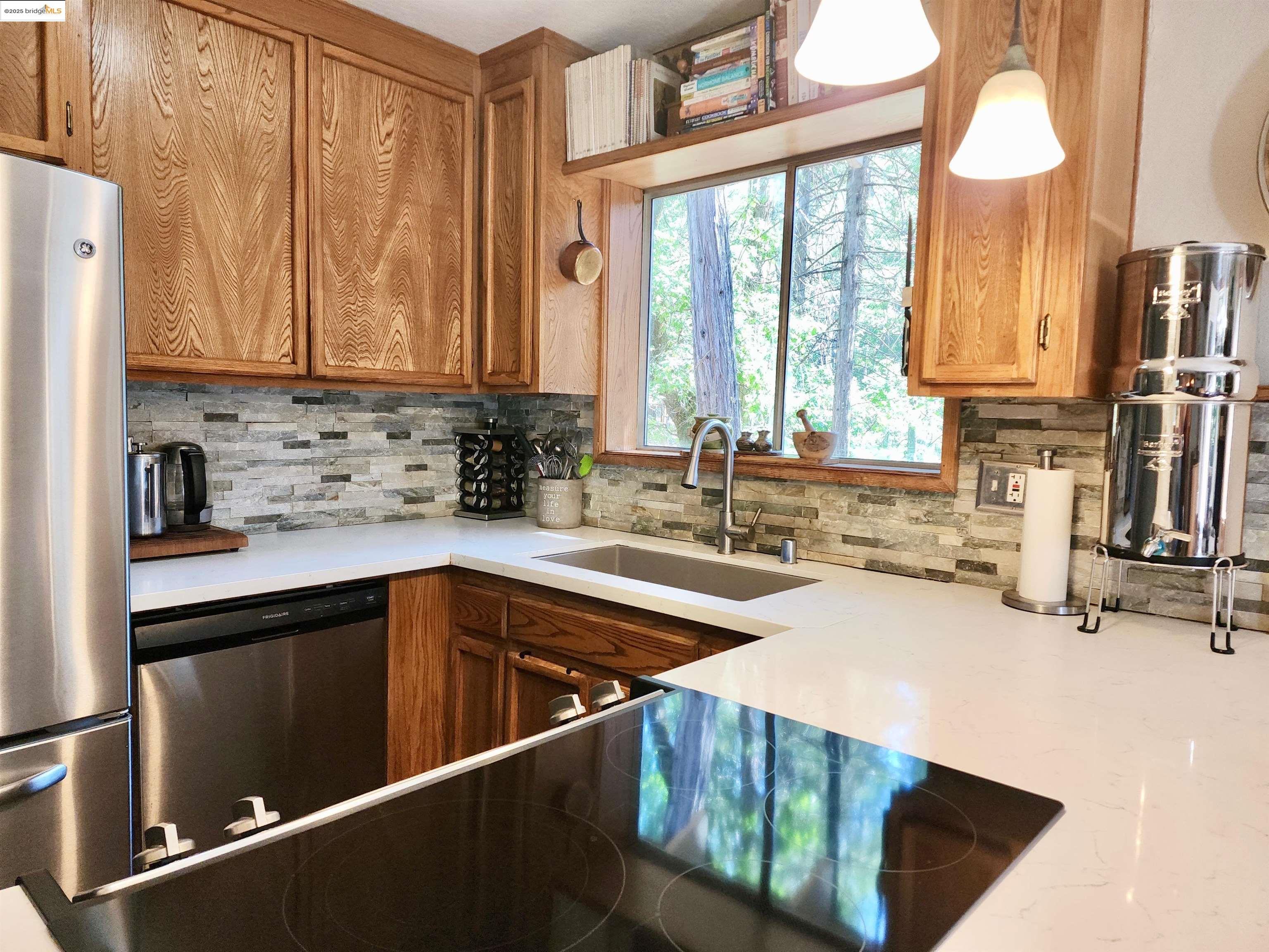 Detail Gallery Image 4 of 21 For 2173 Silver Dr, Arnold,  CA 95223 - 2 Beds | 1/1 Baths