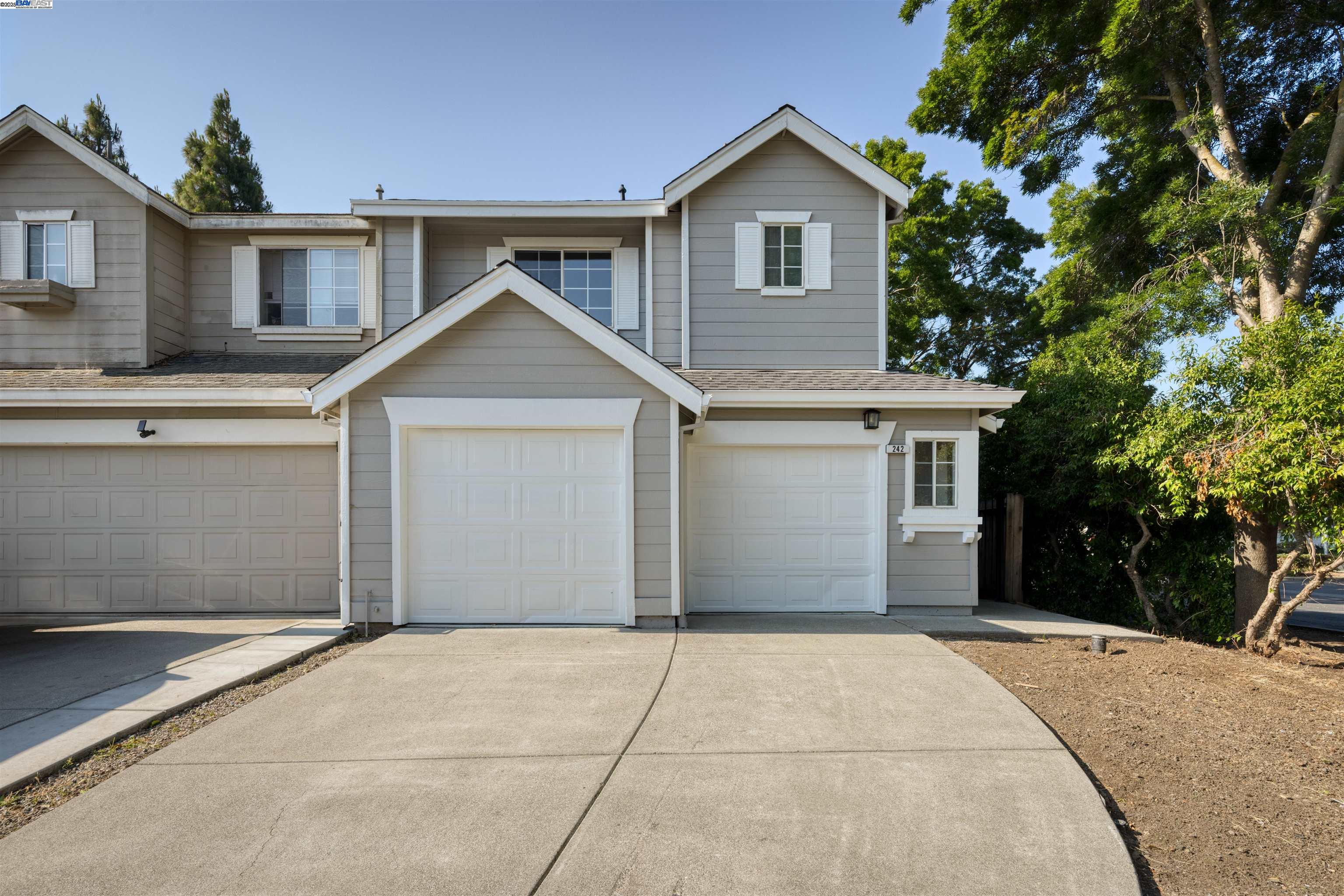 Detail Gallery Image 1 of 1 For 242 Redstone Cir, Suisun City,  CA 94585 - 3 Beds | 2/1 Baths