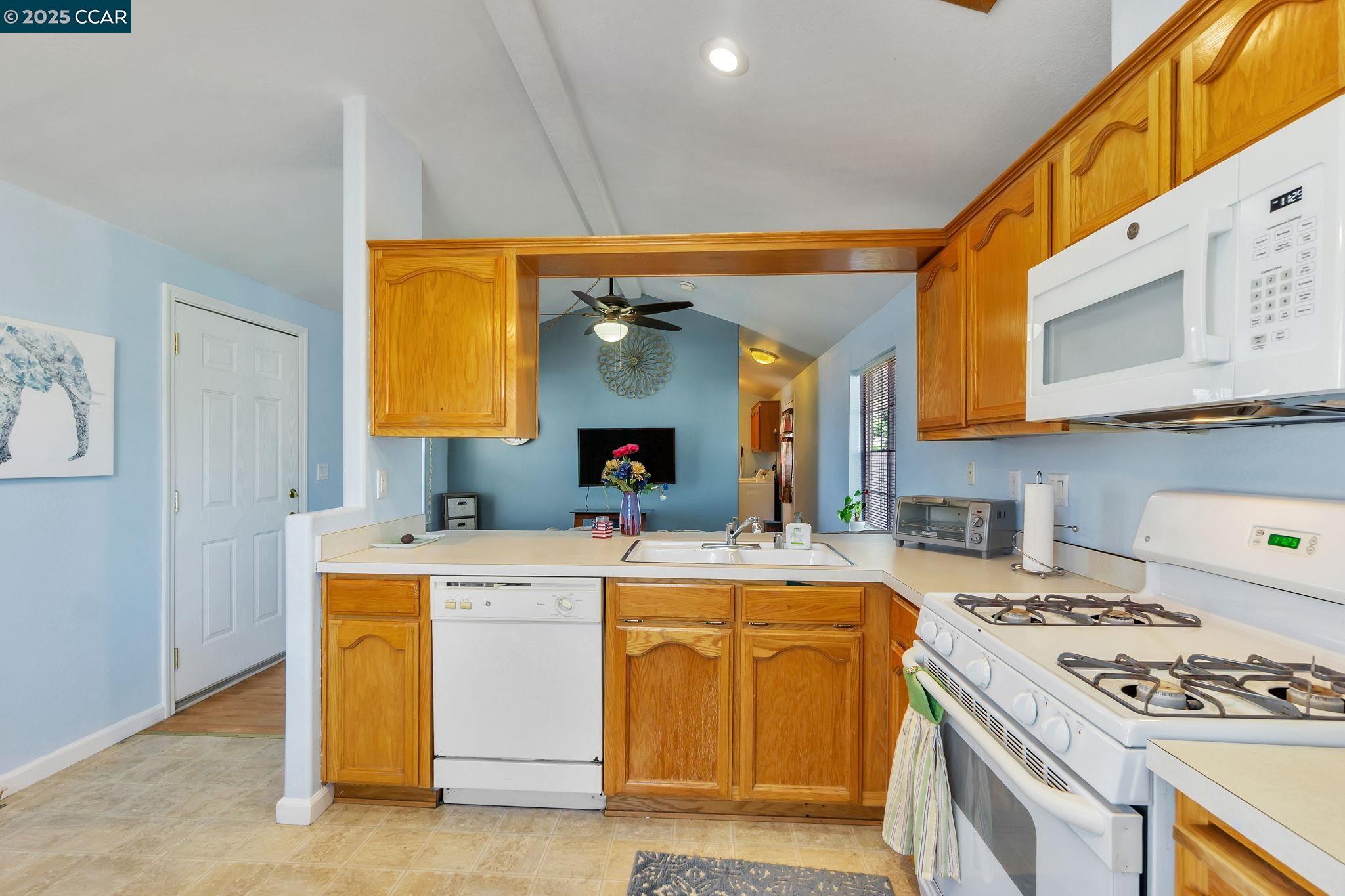 Detail Gallery Image 11 of 26 For 134 the Trees Dr, Concord,  CA 94518 - 2 Beds | 1 Baths