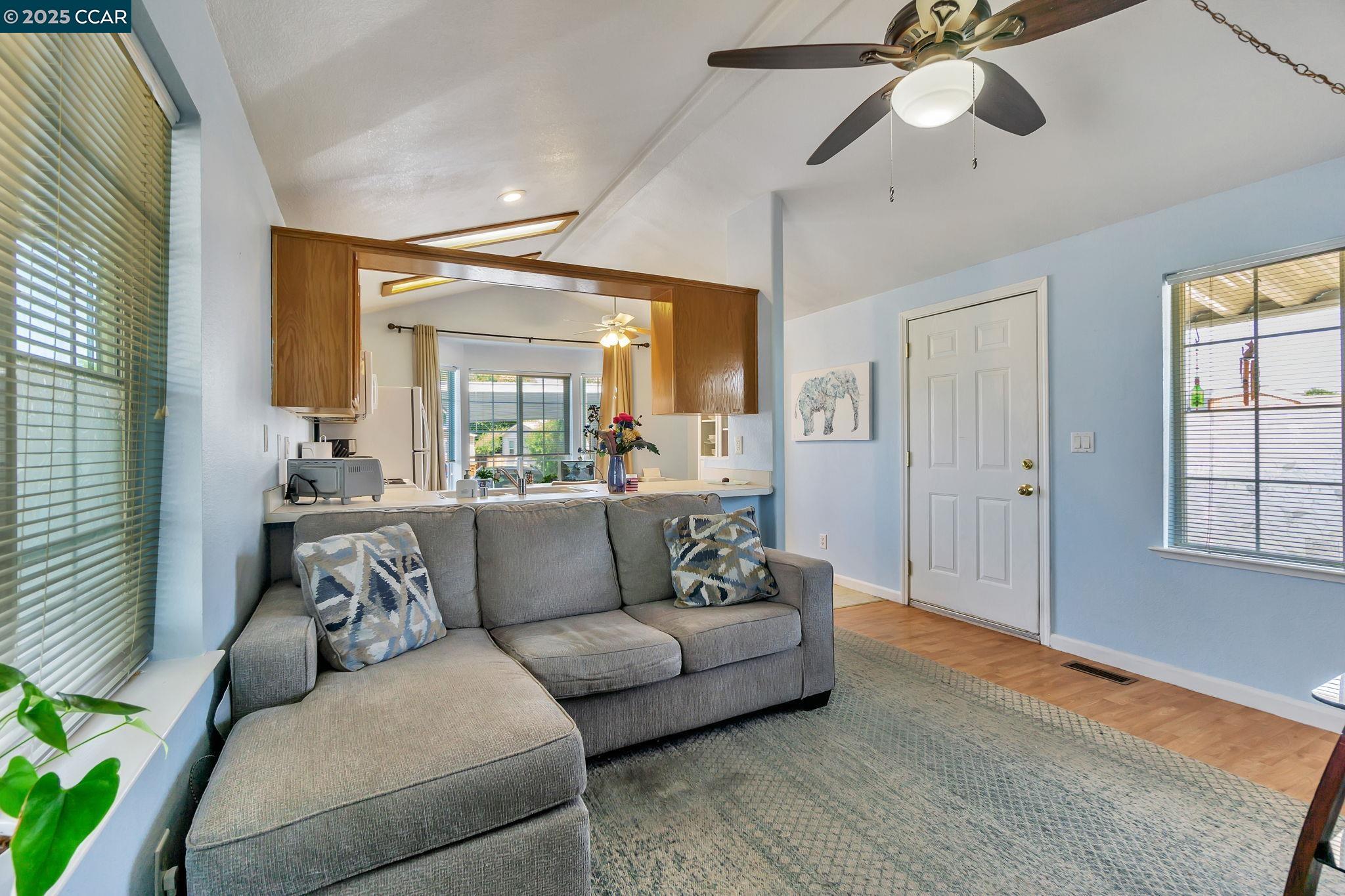 Detail Gallery Image 5 of 26 For 134 the Trees Dr, Concord,  CA 94518 - 2 Beds | 1 Baths