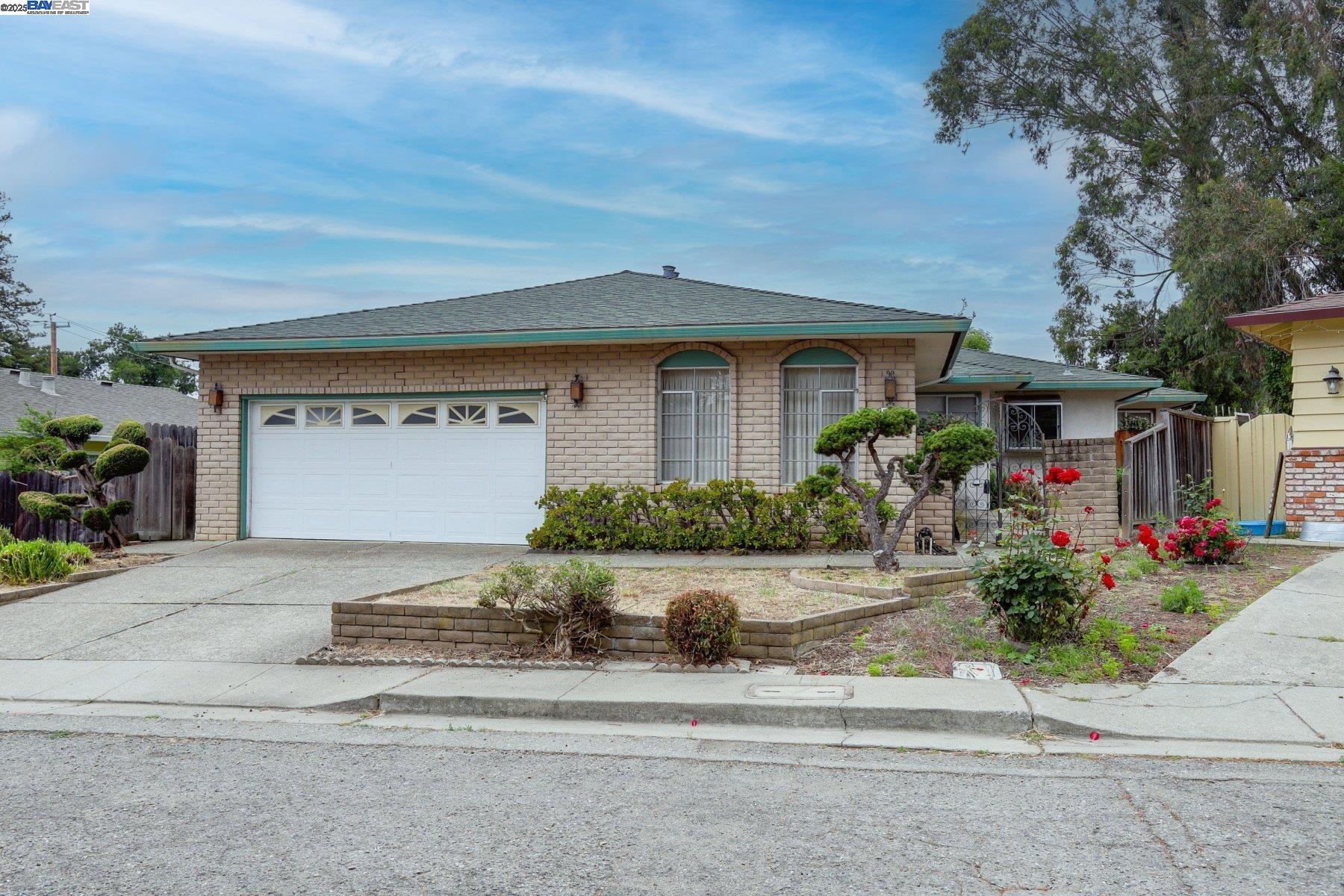 Detail Gallery Image 1 of 1 For 19427 Forest Pl, Castro Valley,  CA 94546 - 4 Beds | 2 Baths